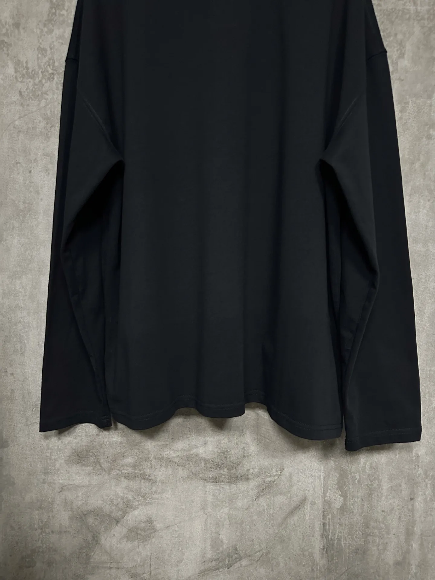 LV Logo Embossed Long-Sleeve T-Shirt D25015324 — view 6
