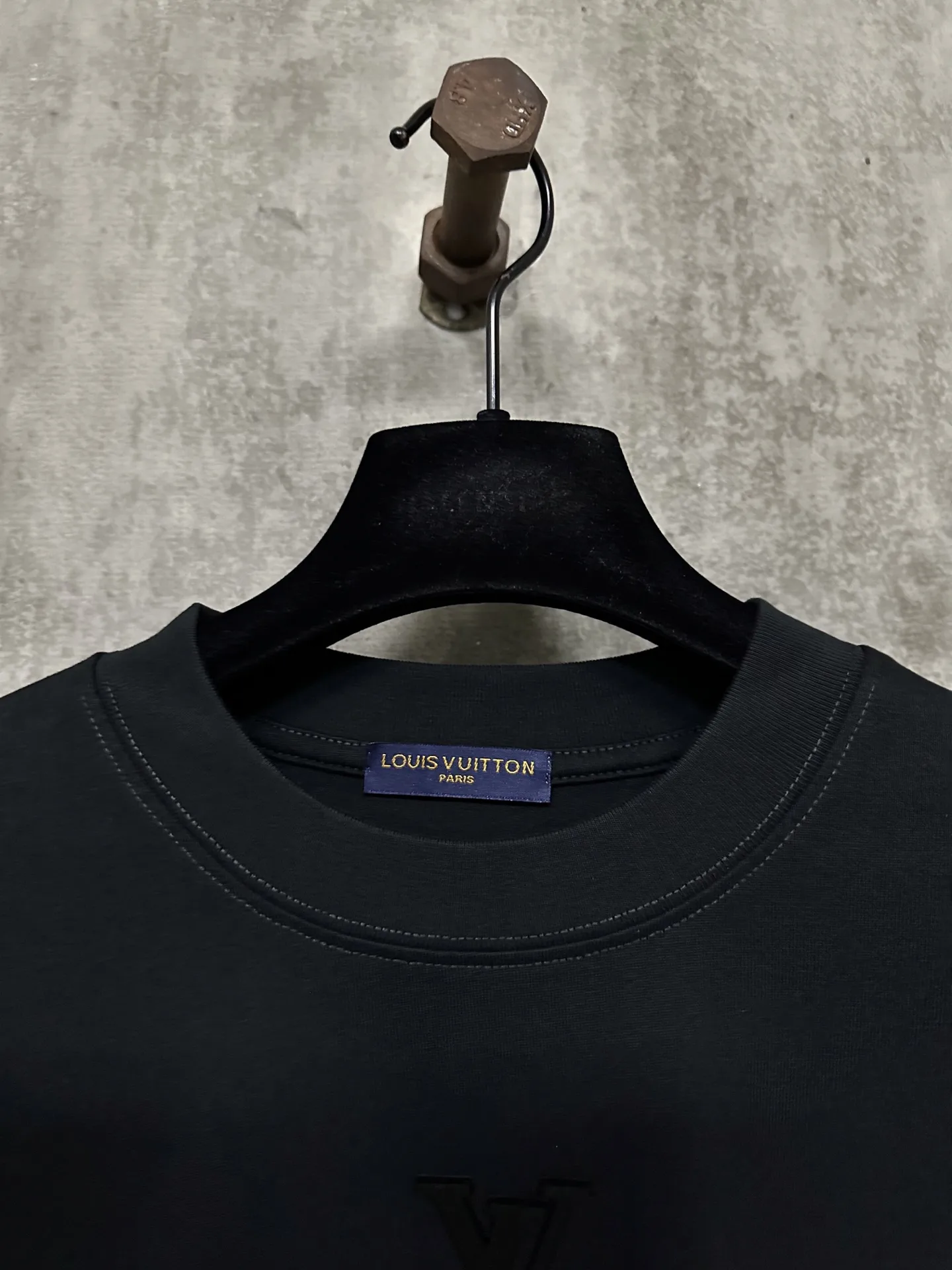 LV Logo Embossed Long-Sleeve T-Shirt D25015324 — view 7