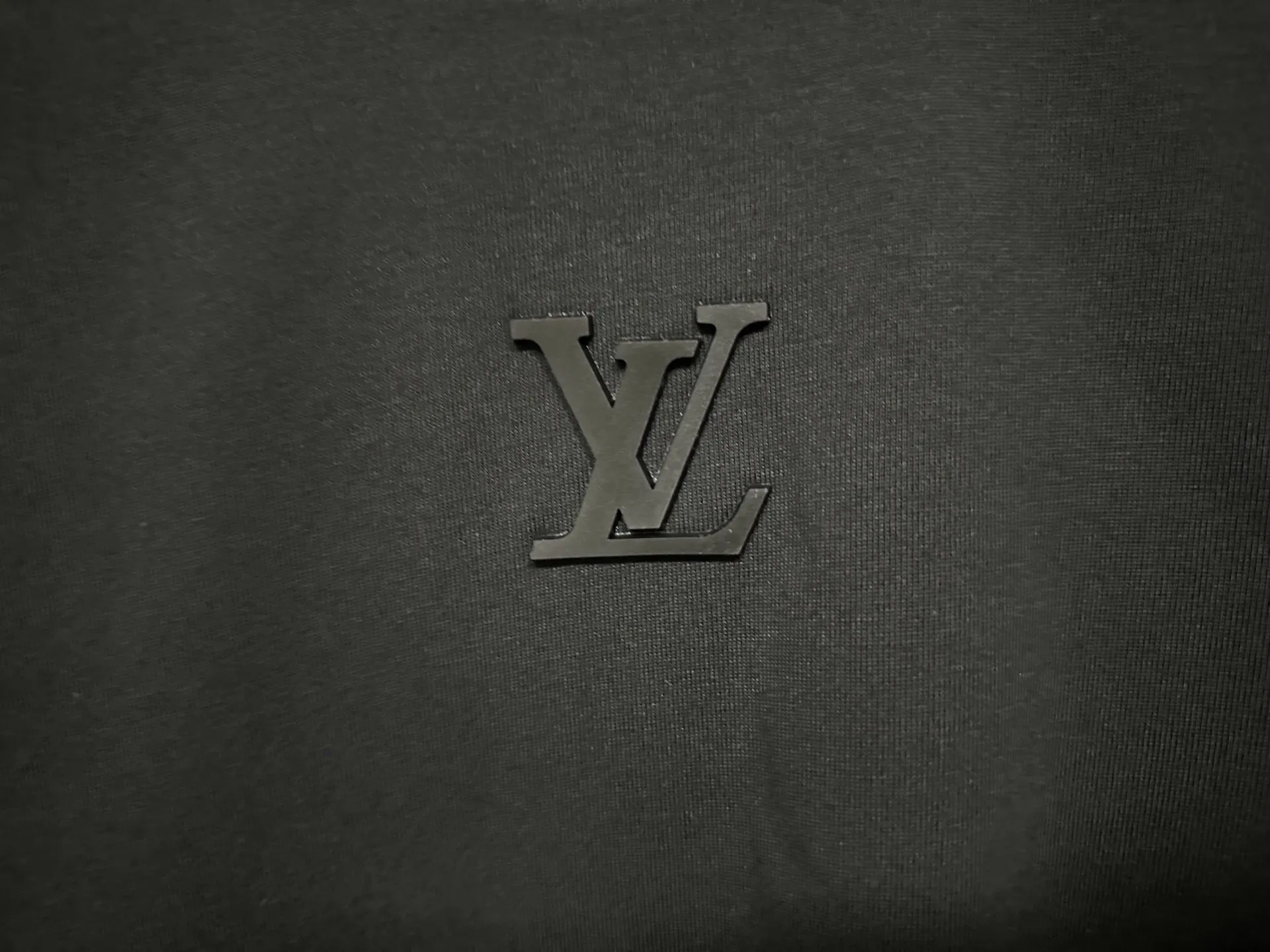 LV Logo Embossed Long-Sleeve T-Shirt D25015324 — view 8