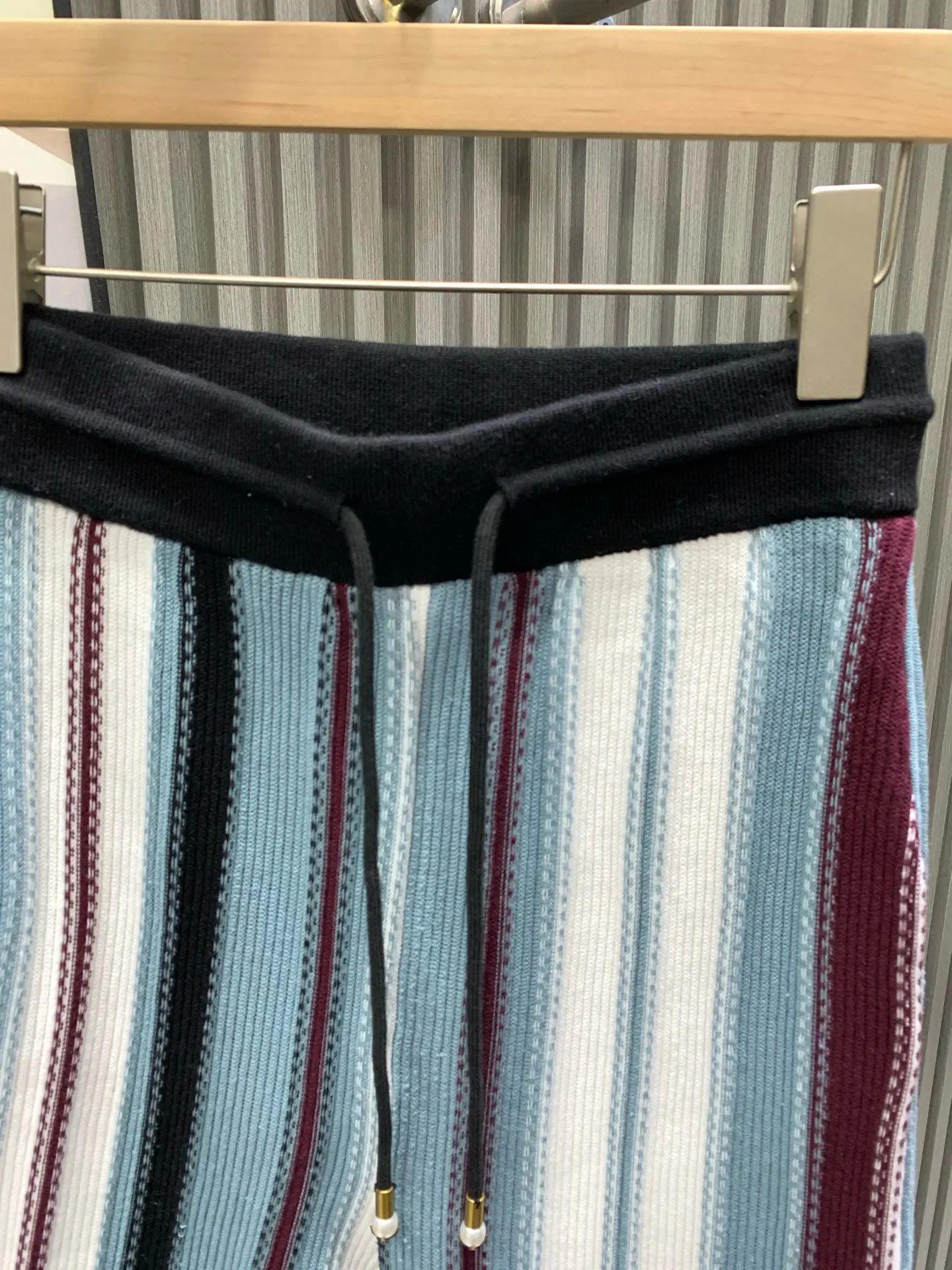 Striped Jacquard Knit Shorts D25014119 — view 4