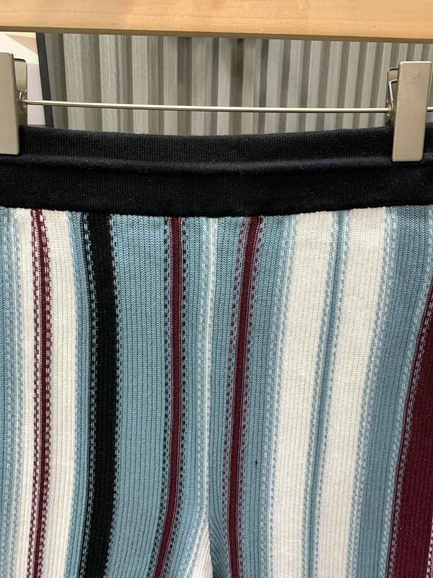 Striped Jacquard Knit Shorts D25014119 — view 5