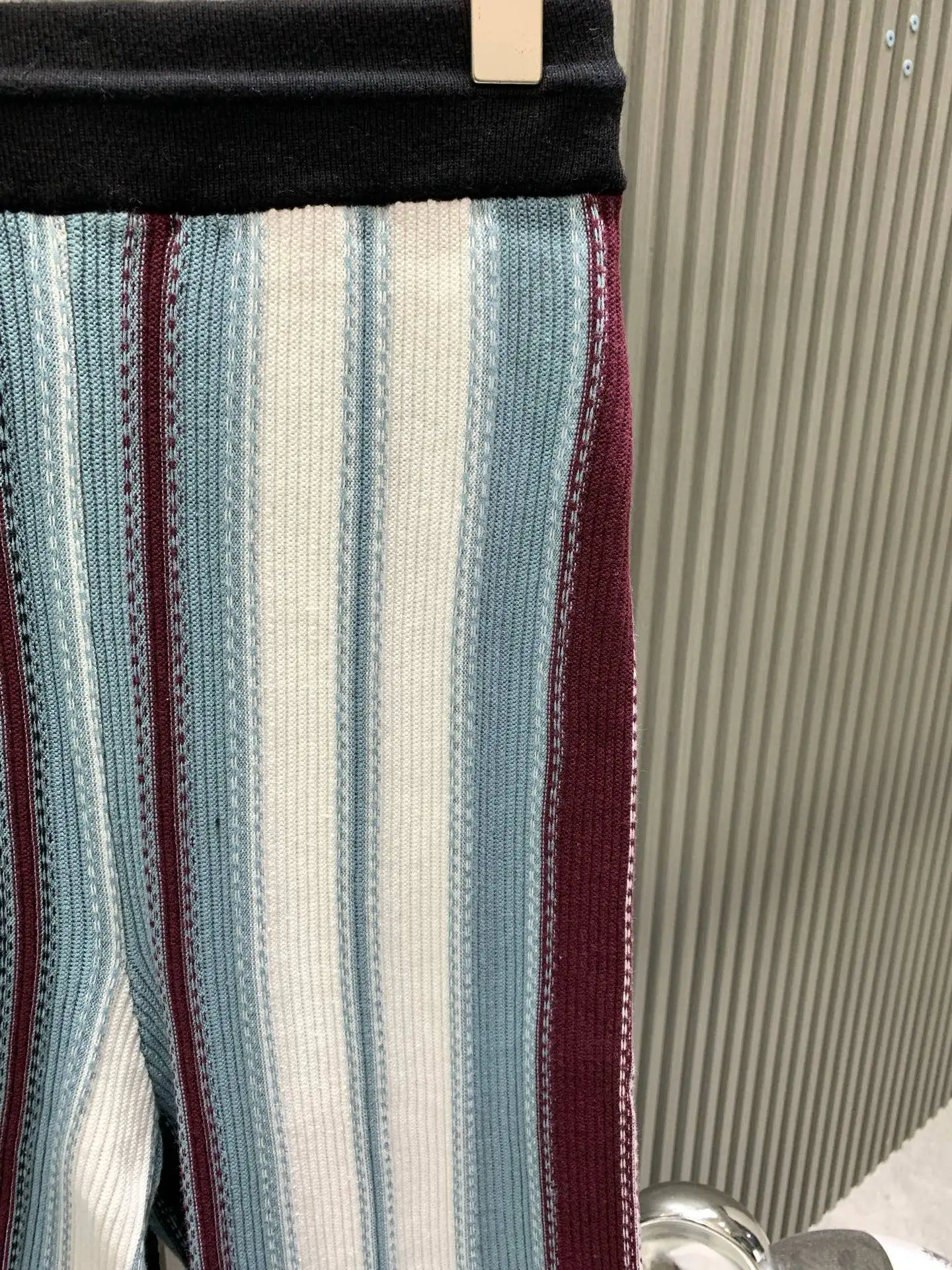 Striped Jacquard Knit Shorts D25014119 — view 6