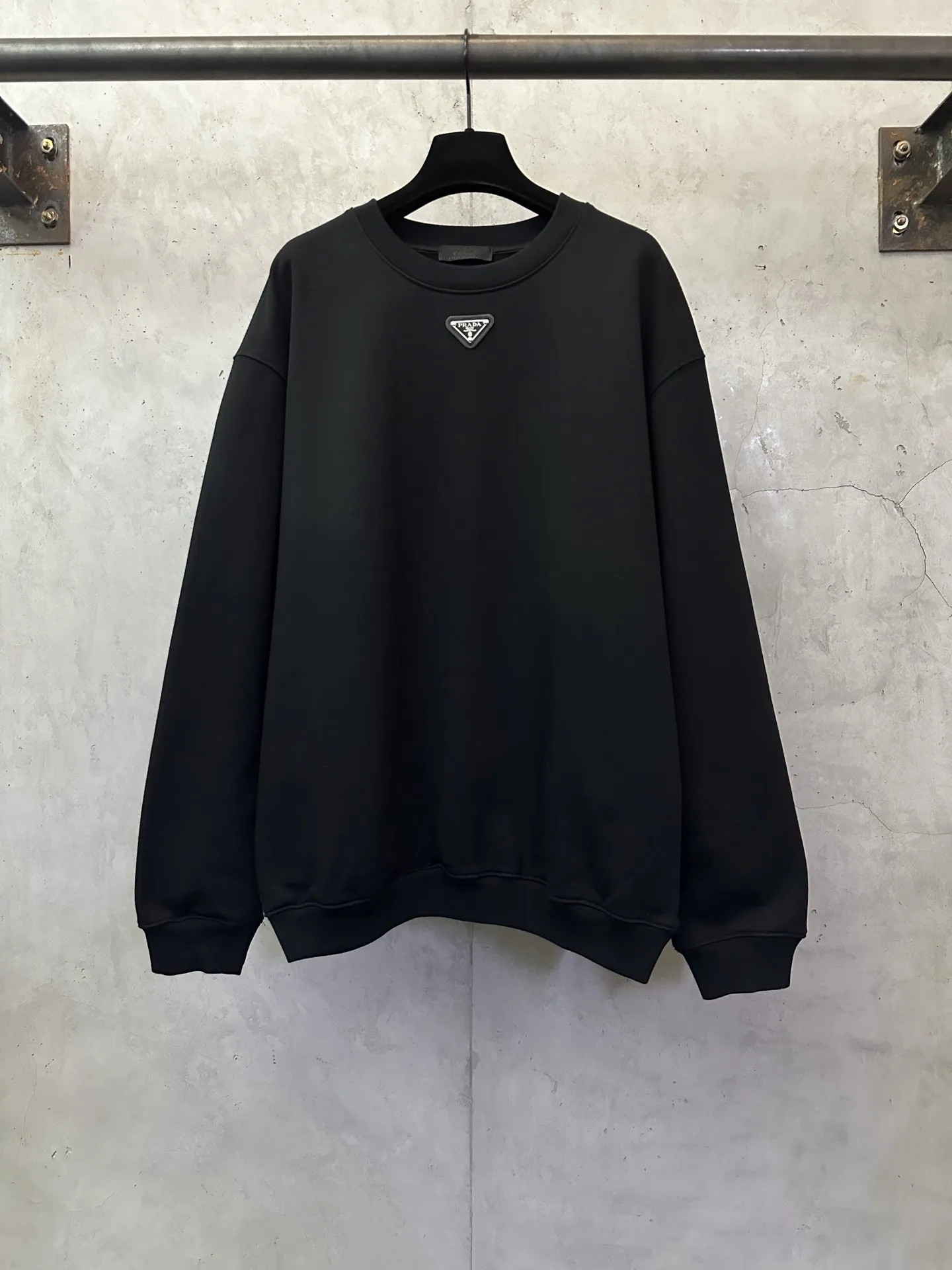 Logo-Patch Heavyweight Cotton Sweatshirt D25020532