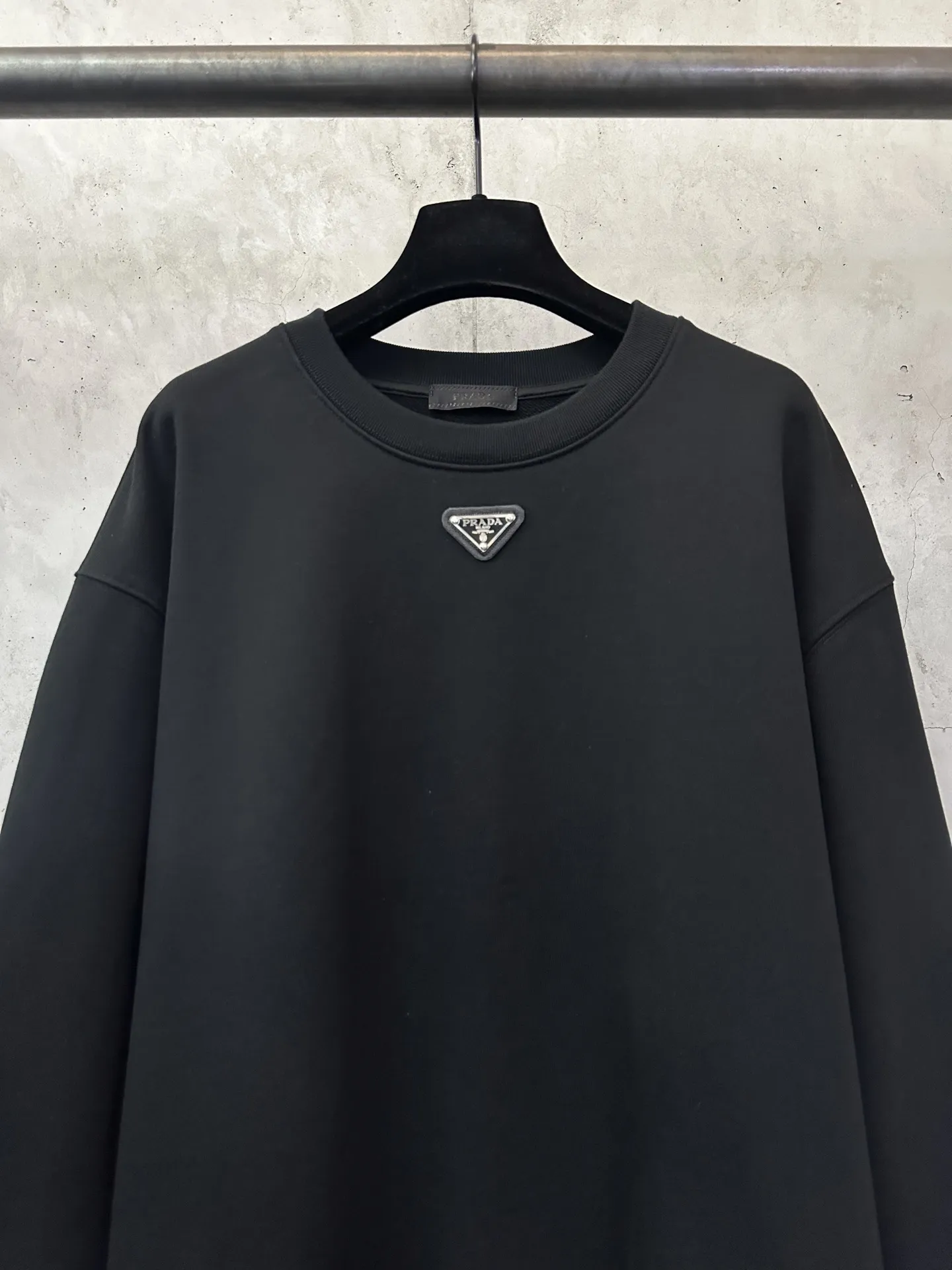 Logo-Patch Heavyweight Cotton Sweatshirt D25020532 — view 3