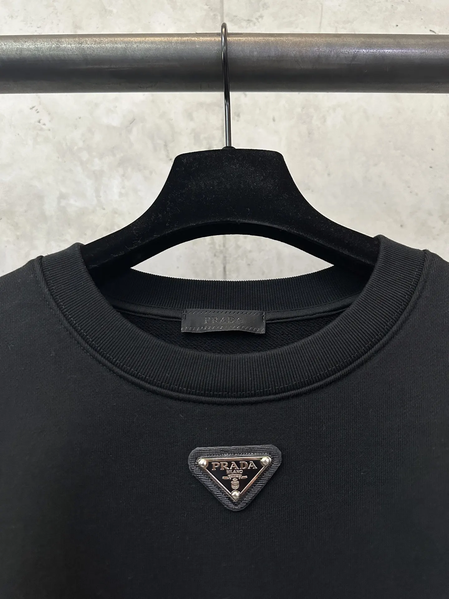 Logo-Patch Heavyweight Cotton Sweatshirt D25020532 — view 7