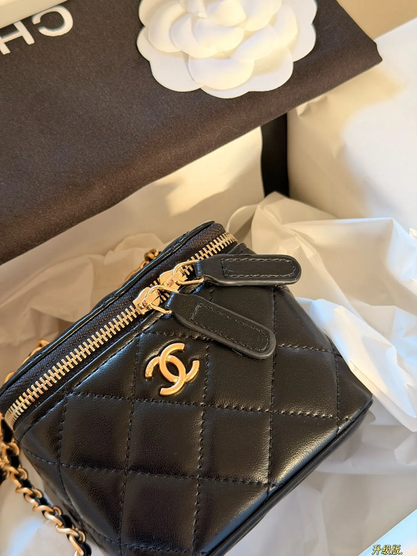 Chanel Quilted Mini Vanity Case D25518053 — view 3