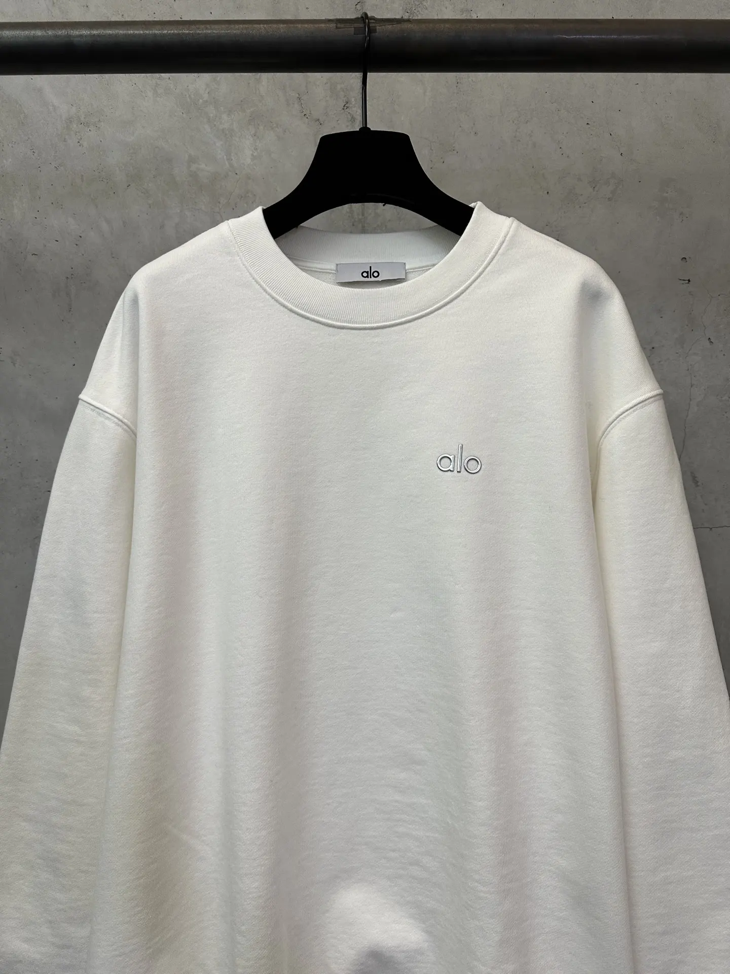 Accolade Heavyweight Cotton Crew-Neck Sweatshirt D25520531 — view 3