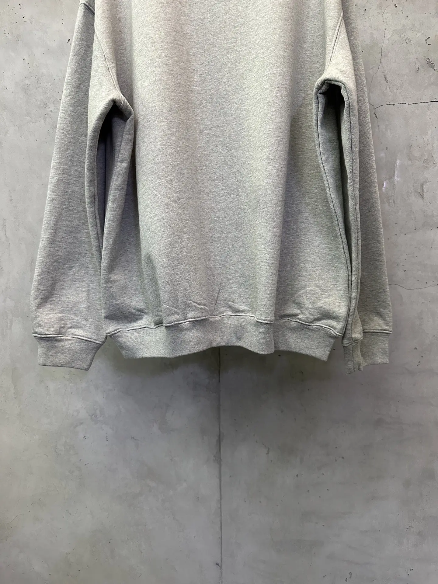 30 Montaigne Logo-Print Cotton-Blend Sweatshirt D26018863 — view 6