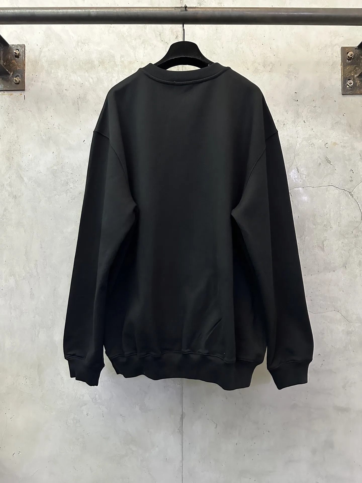 30 Montaigne Logo Crew-Neck Sweatshirt D26018862 — view 2