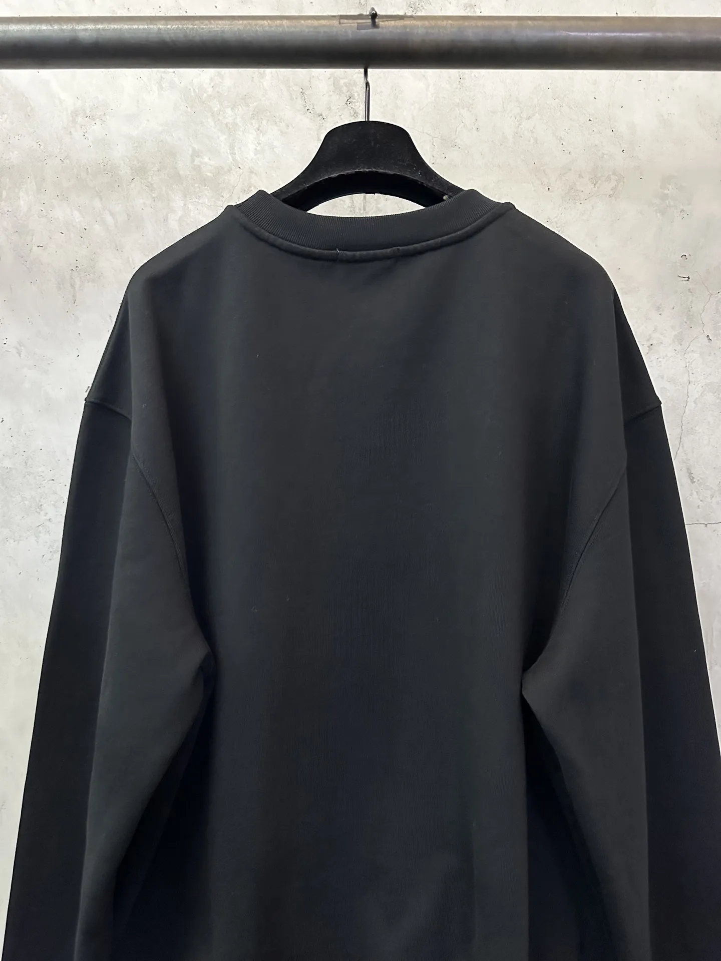 30 Montaigne Logo Crew-Neck Sweatshirt D26018862 — view 5