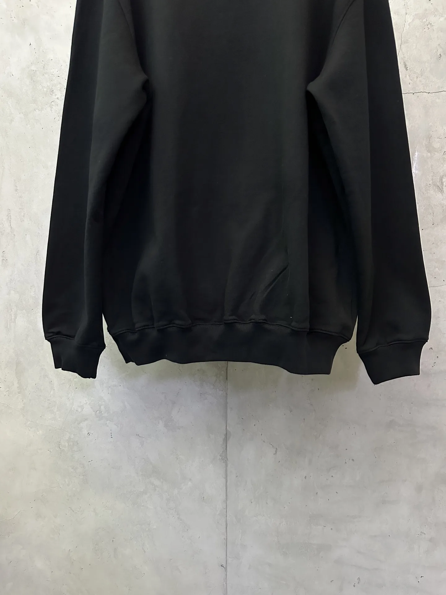 30 Montaigne Logo Crew-Neck Sweatshirt D26018862 — view 6