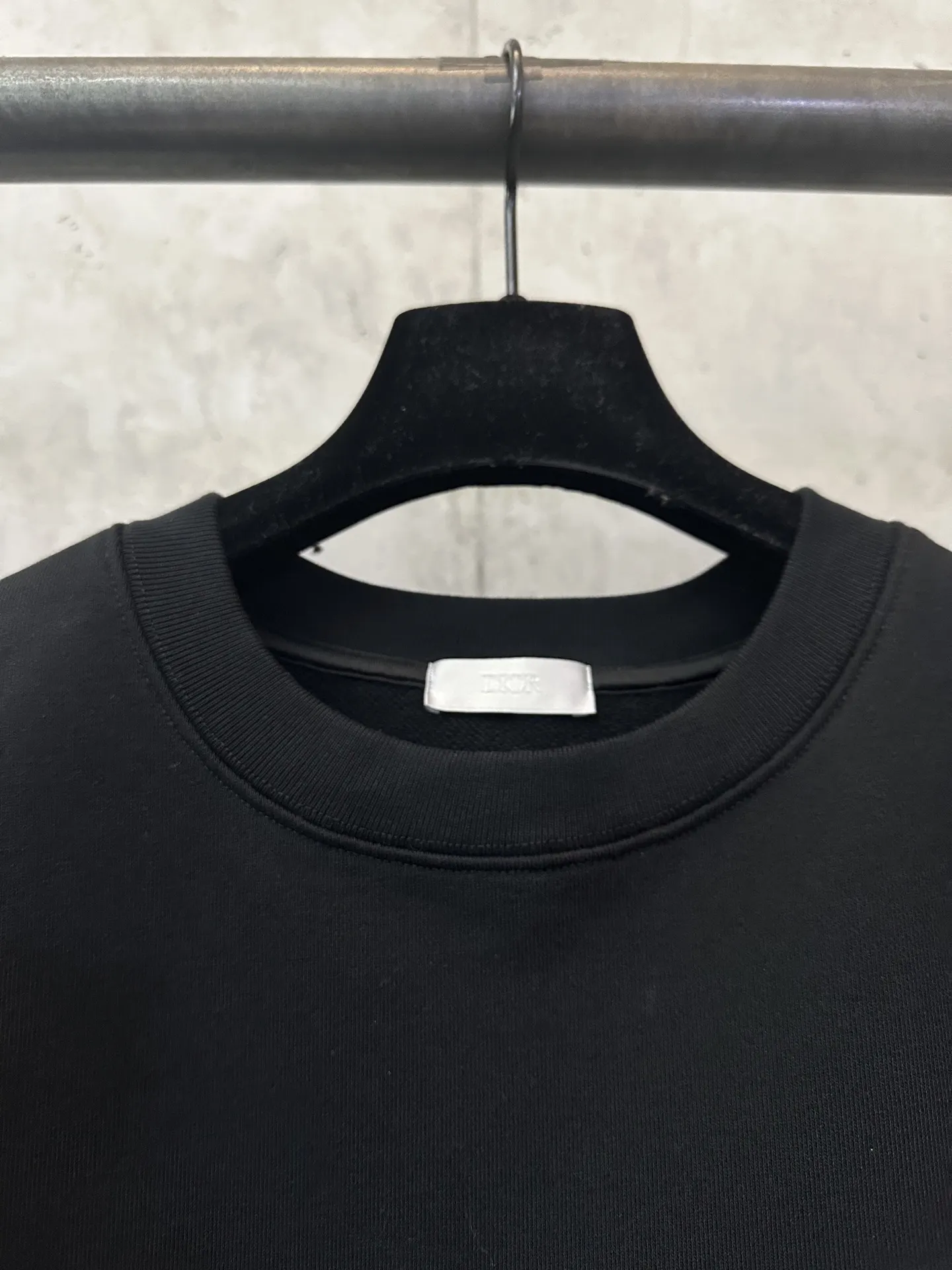 30 Montaigne Logo Crew-Neck Sweatshirt D26018862 — view 7