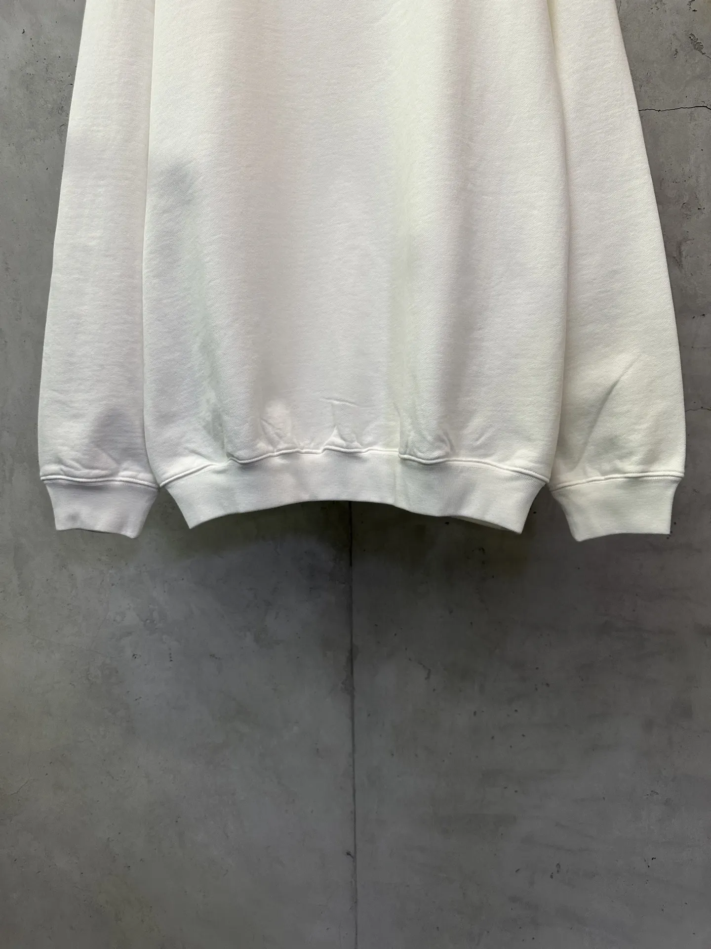 30 Montaigne Logo Crew-Neck Sweatshirt D26018864 — view 4