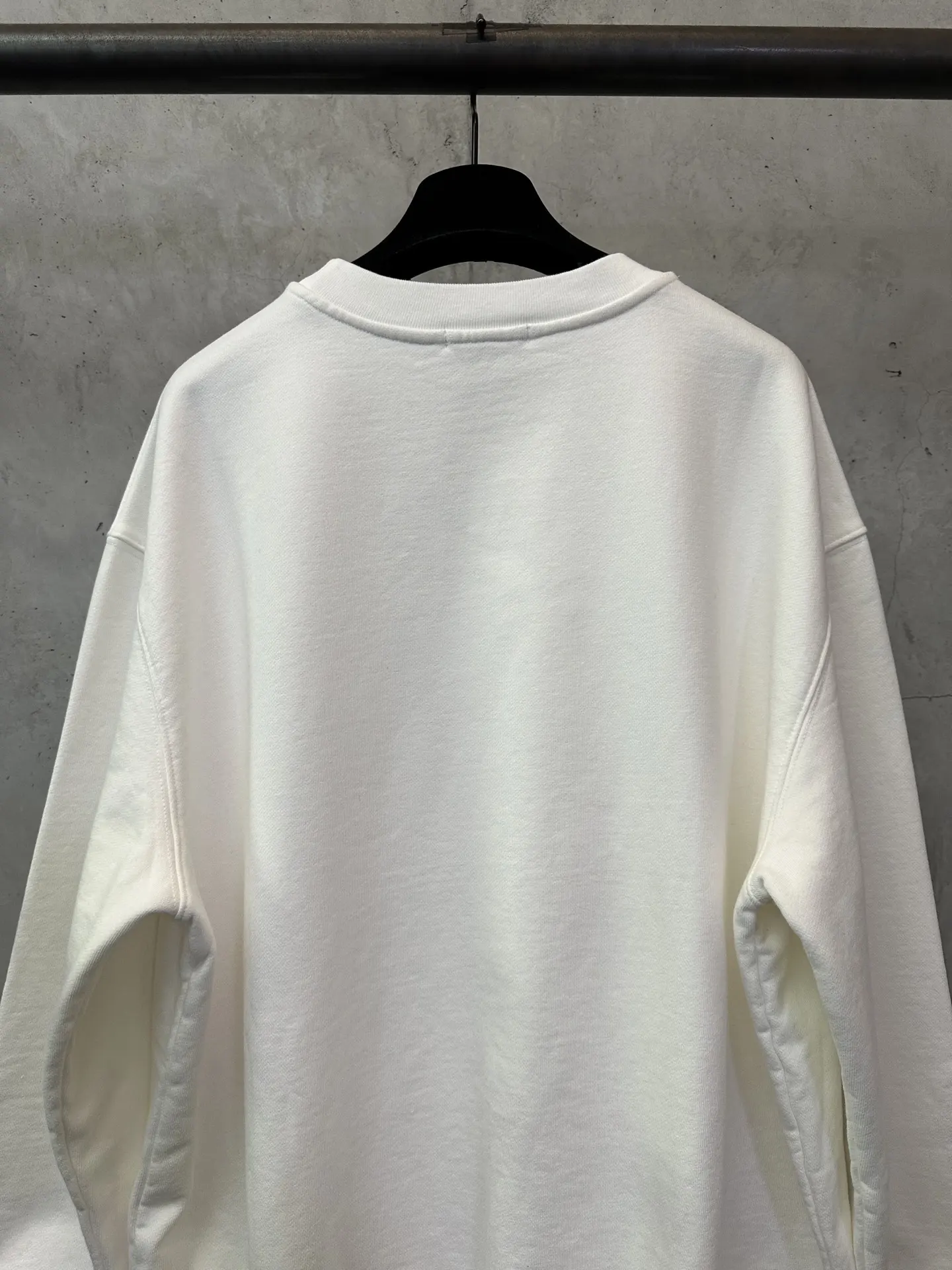30 Montaigne Logo Crew-Neck Sweatshirt D26018864 — view 5