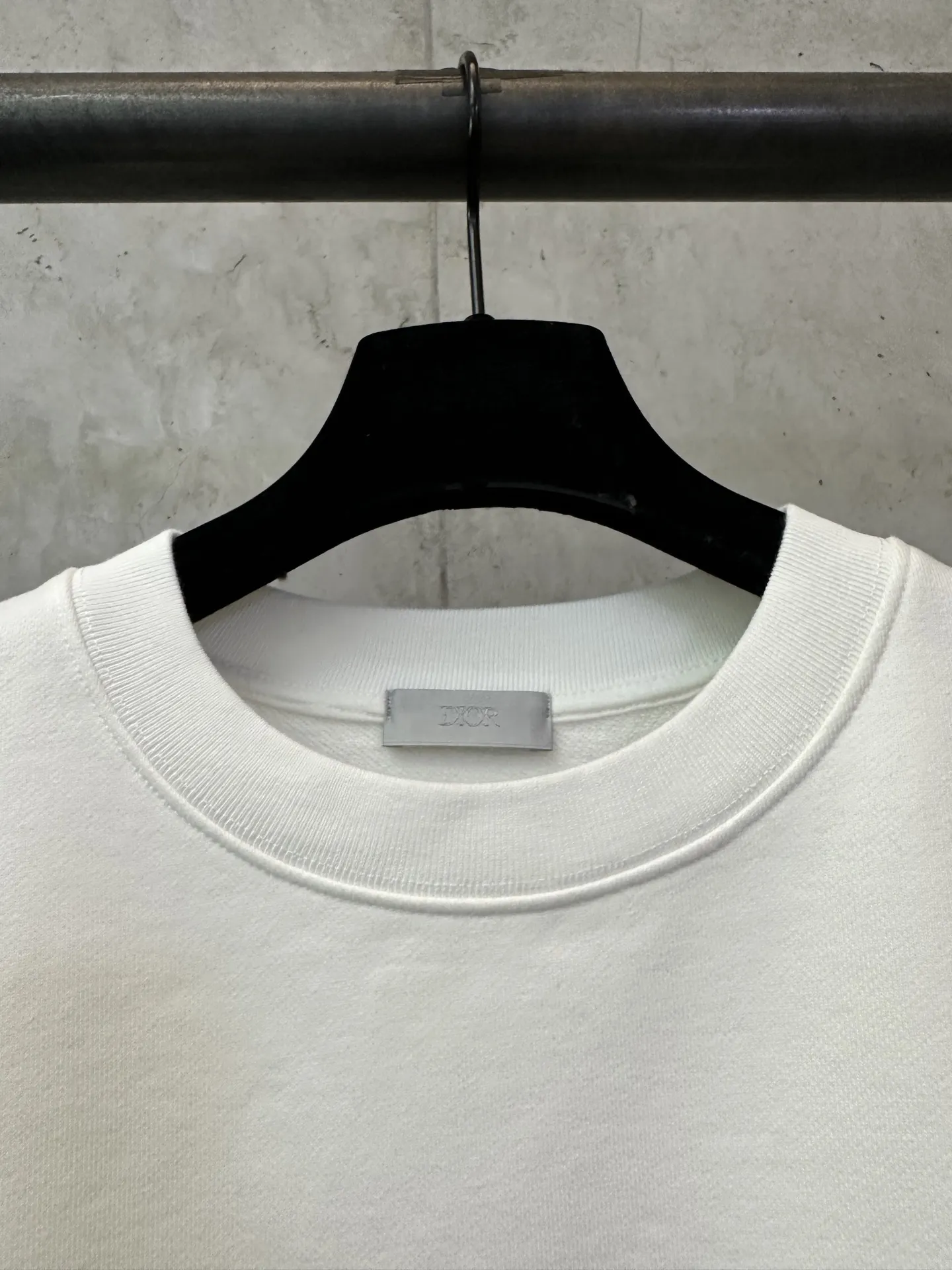 30 Montaigne Logo Crew-Neck Sweatshirt D26018864 — view 7