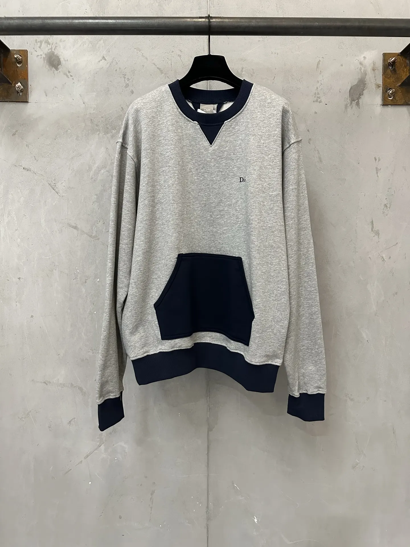 Logo Embroidery Color-Block Sweatshirt D26023147