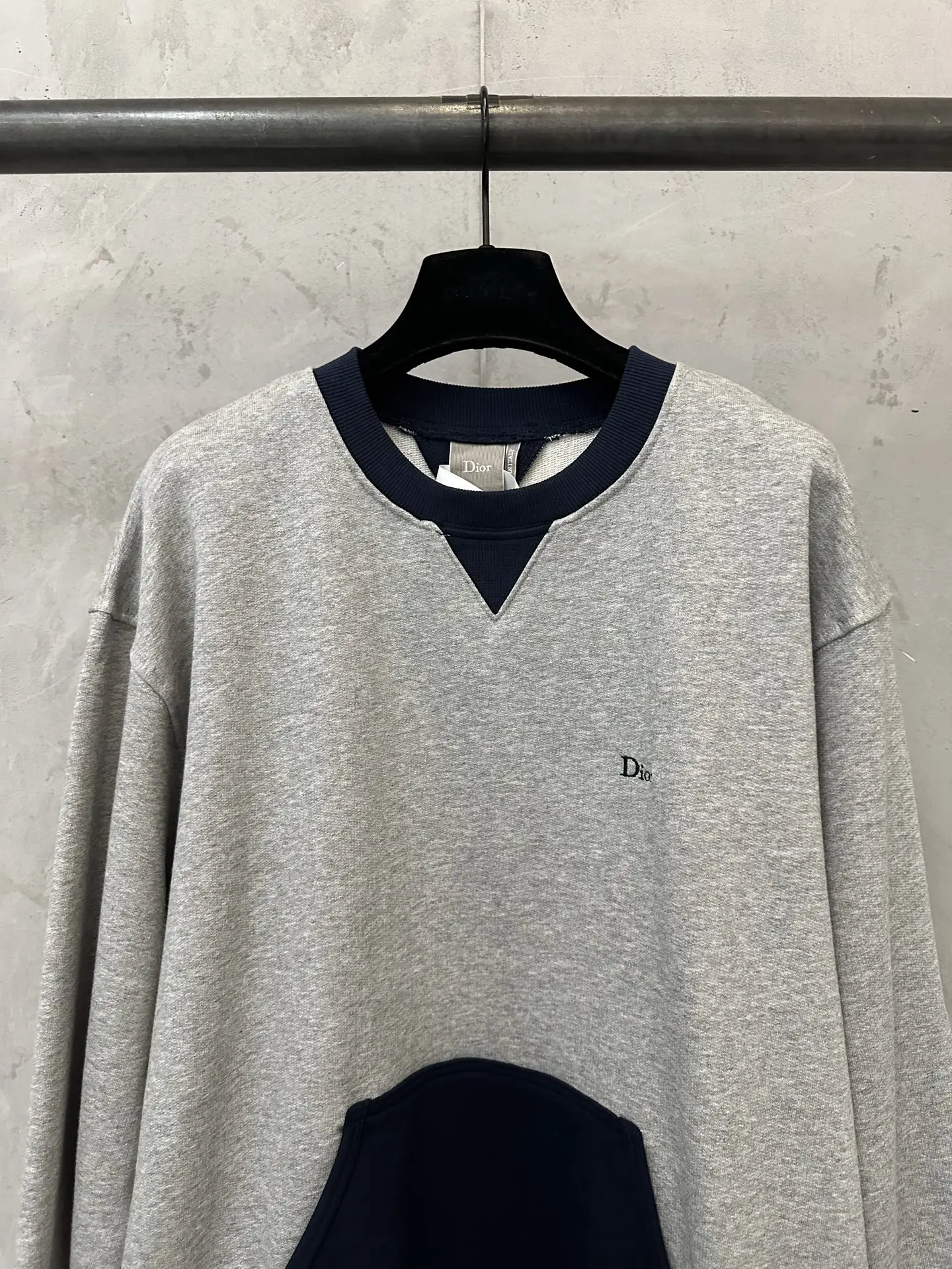 Logo Embroidery Color-Block Sweatshirt D26023147 — view 3