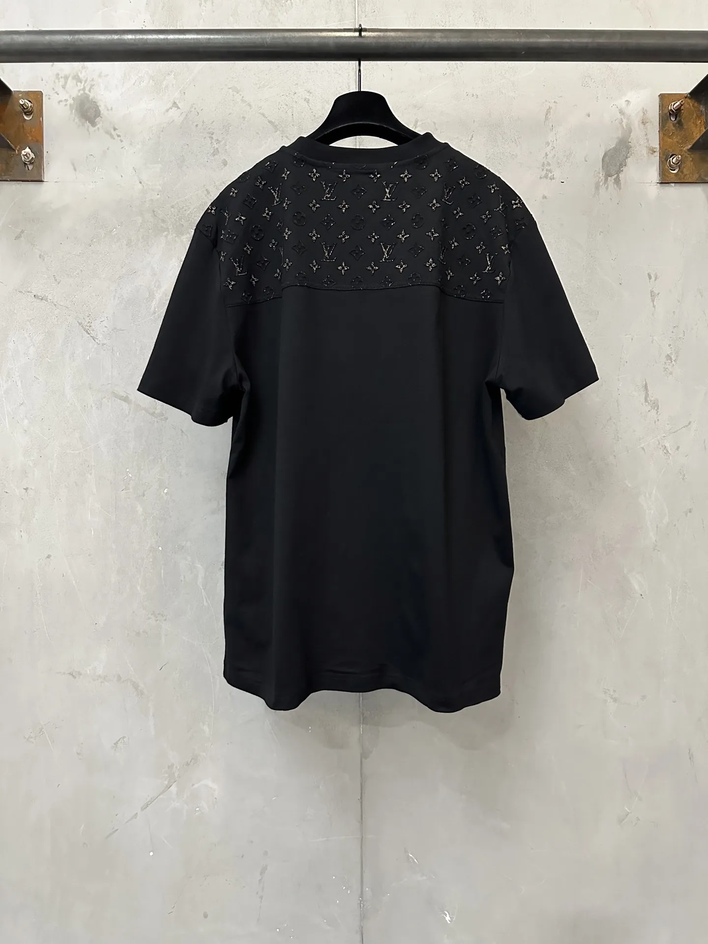 Monogram Embossed Pocket T-Shirt D26018831 — view 2
