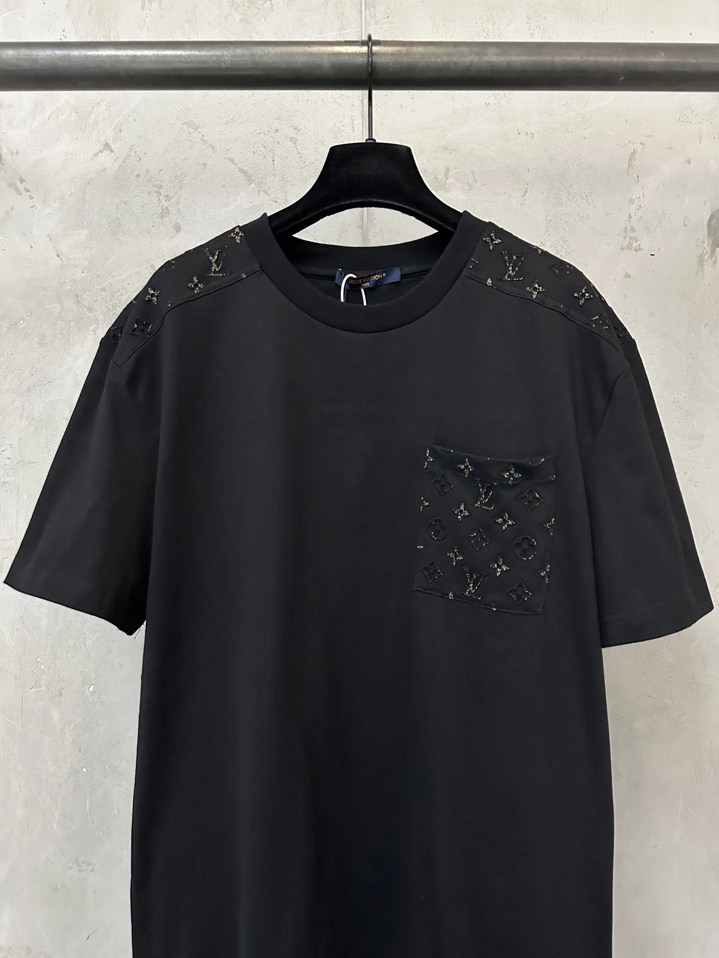 Monogram Embossed Pocket T-Shirt D26018831 — view 3