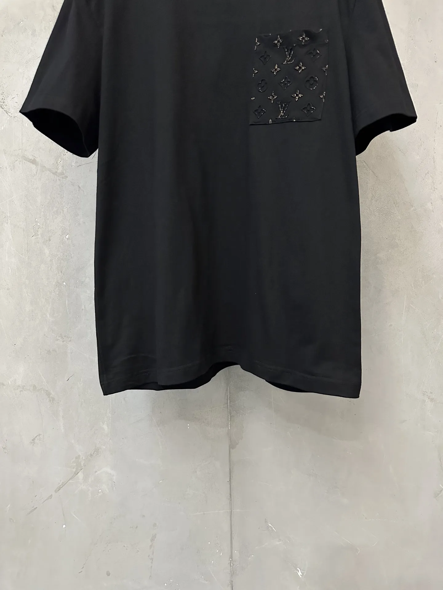 Monogram Embossed Pocket T-Shirt D26018831 — view 4