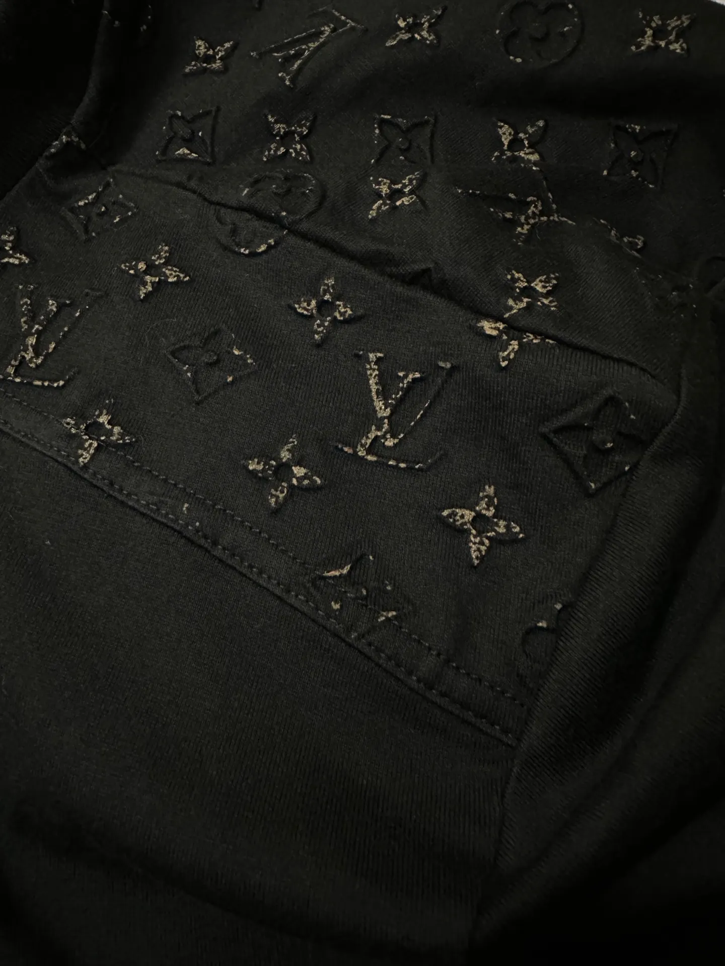 Monogram Embossed Pocket T-Shirt D26018831 — view 8