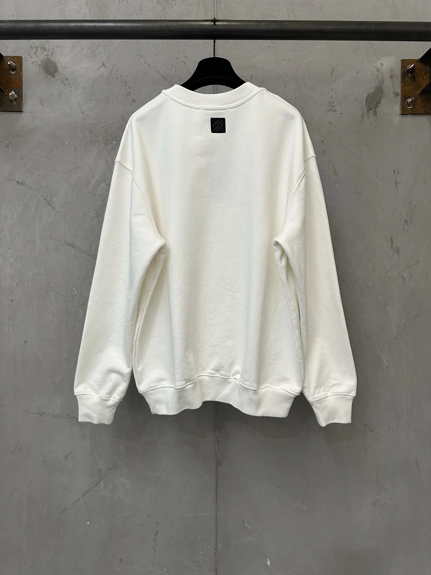 Embroidered Script Logo Crew-Neck Sweatshirt D26023136 — view 2