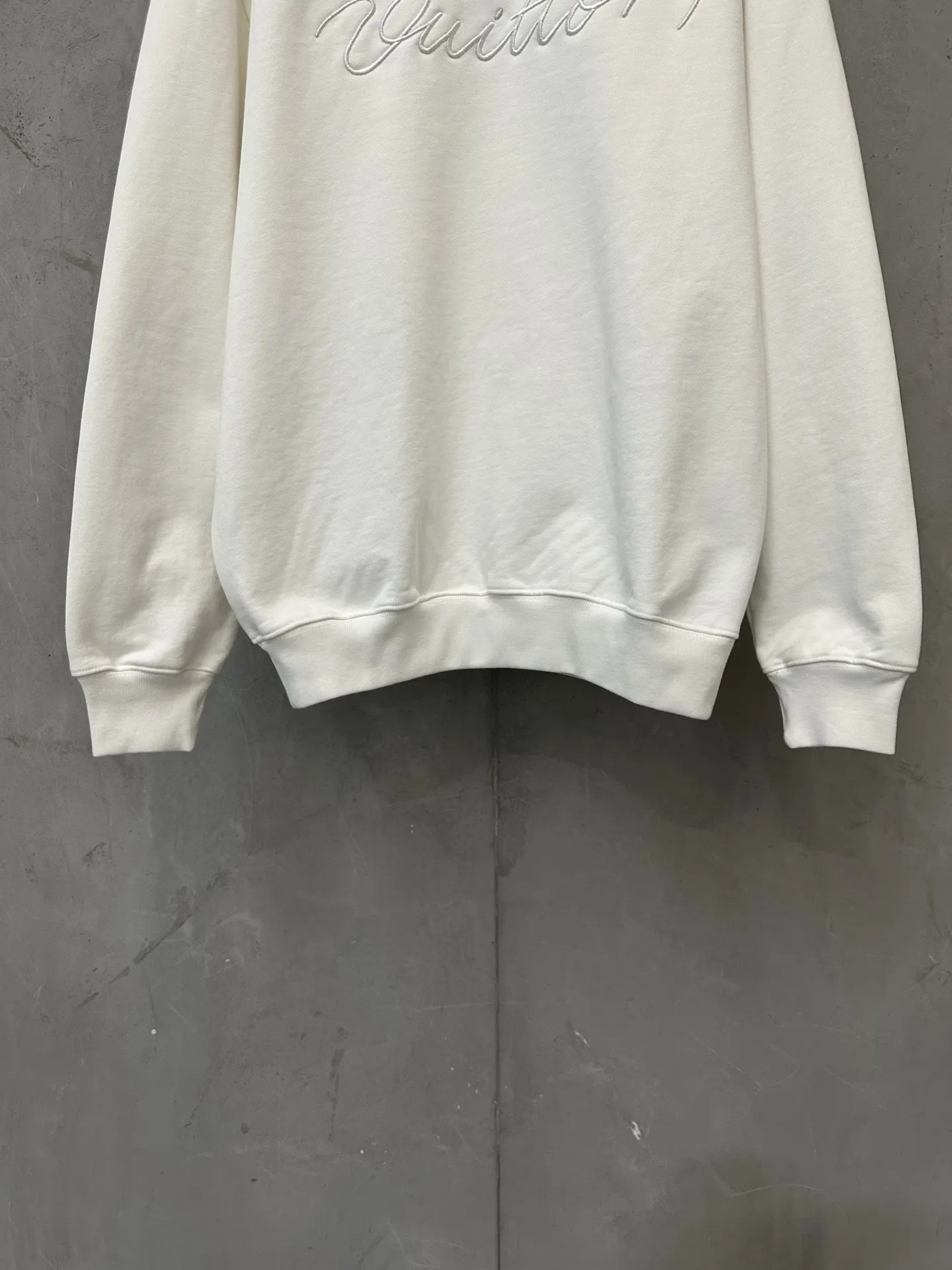 Embroidered Script Logo Crew-Neck Sweatshirt D26023136 — view 4