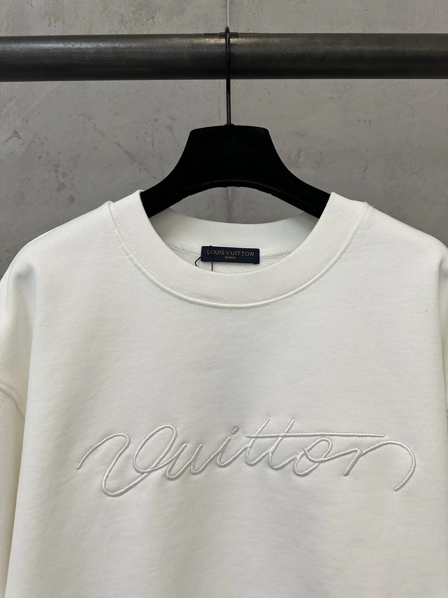 Embroidered Script Logo Crew-Neck Sweatshirt D26023136 — view 5