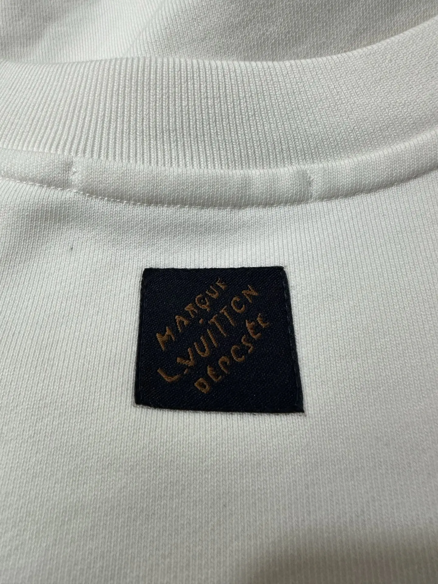 Embroidered Script Logo Crew-Neck Sweatshirt D26023136 — view 8