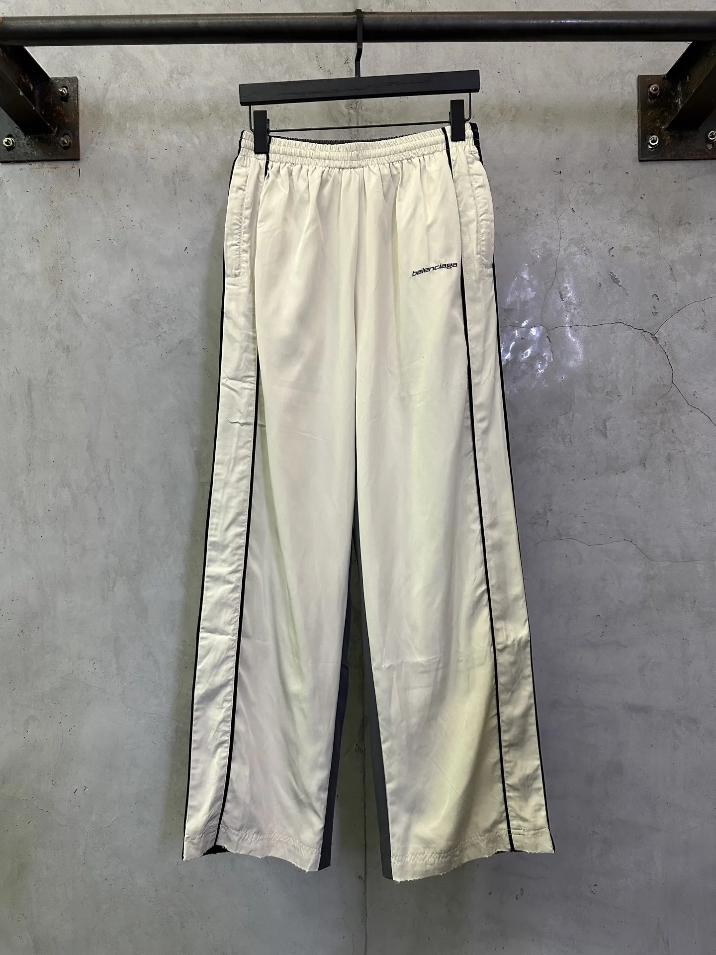Color-Block Distressed Shell Track Pants D27012408