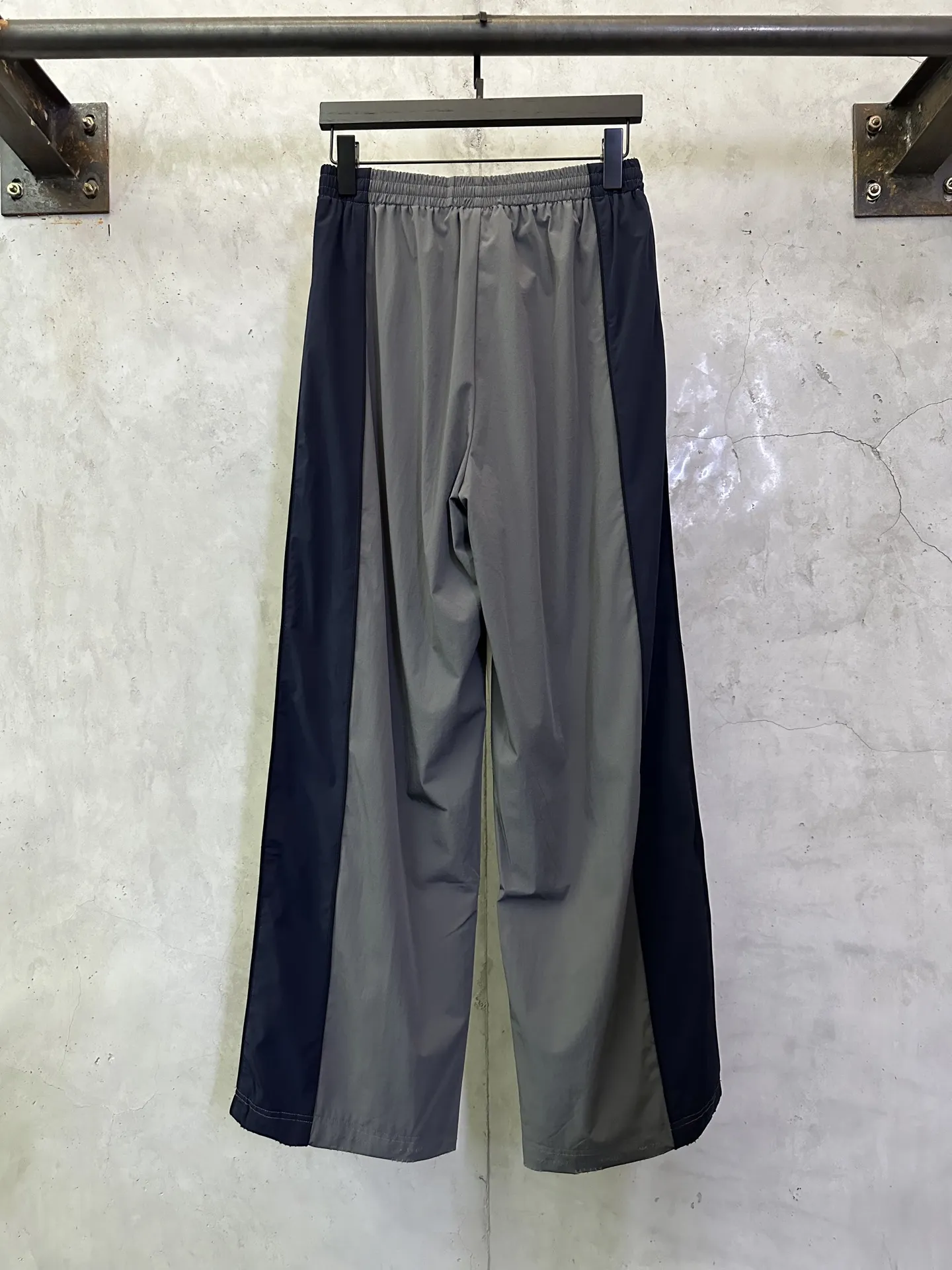 Color-Block Distressed Shell Track Pants D27012408 — view 2