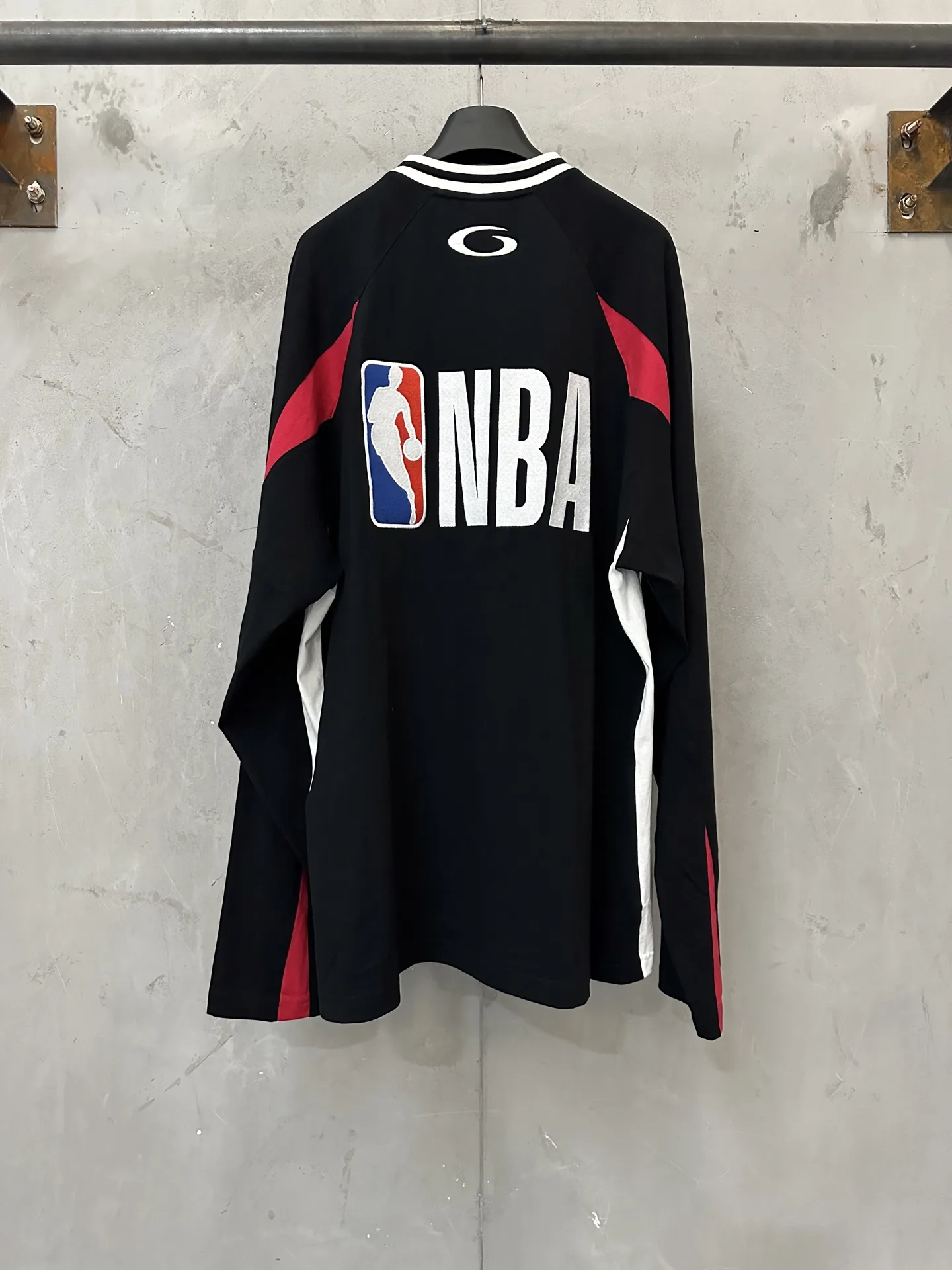 NBA Logo Embroidered Long-Sleeve Jersey T-Shirt D27023757 — view 2