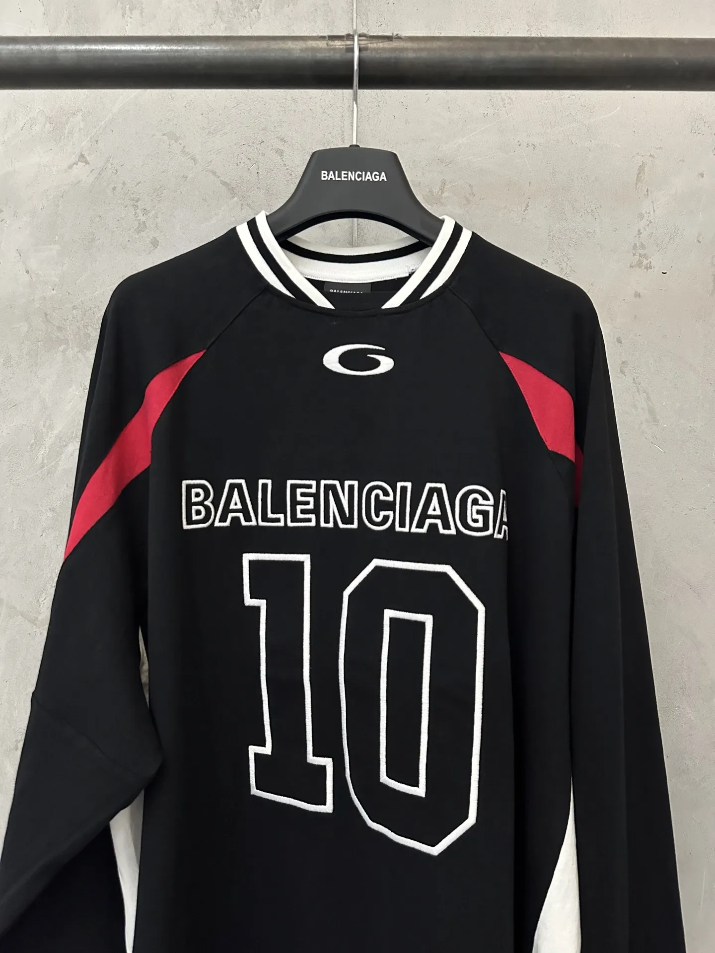 NBA Logo Embroidered Long-Sleeve Jersey T-Shirt D27023757 — view 3