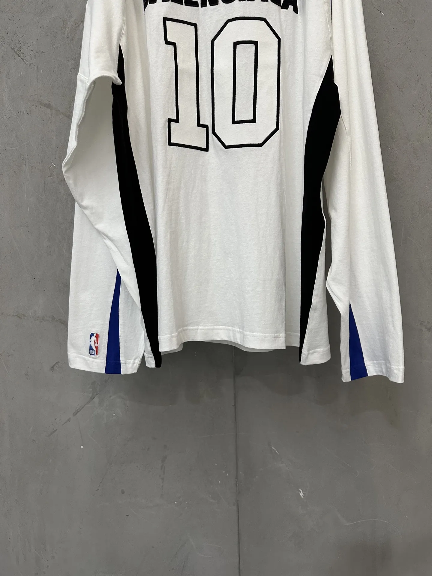 NBA Collaboration Long-Sleeve Jersey T-Shirt D27023756 — view 4