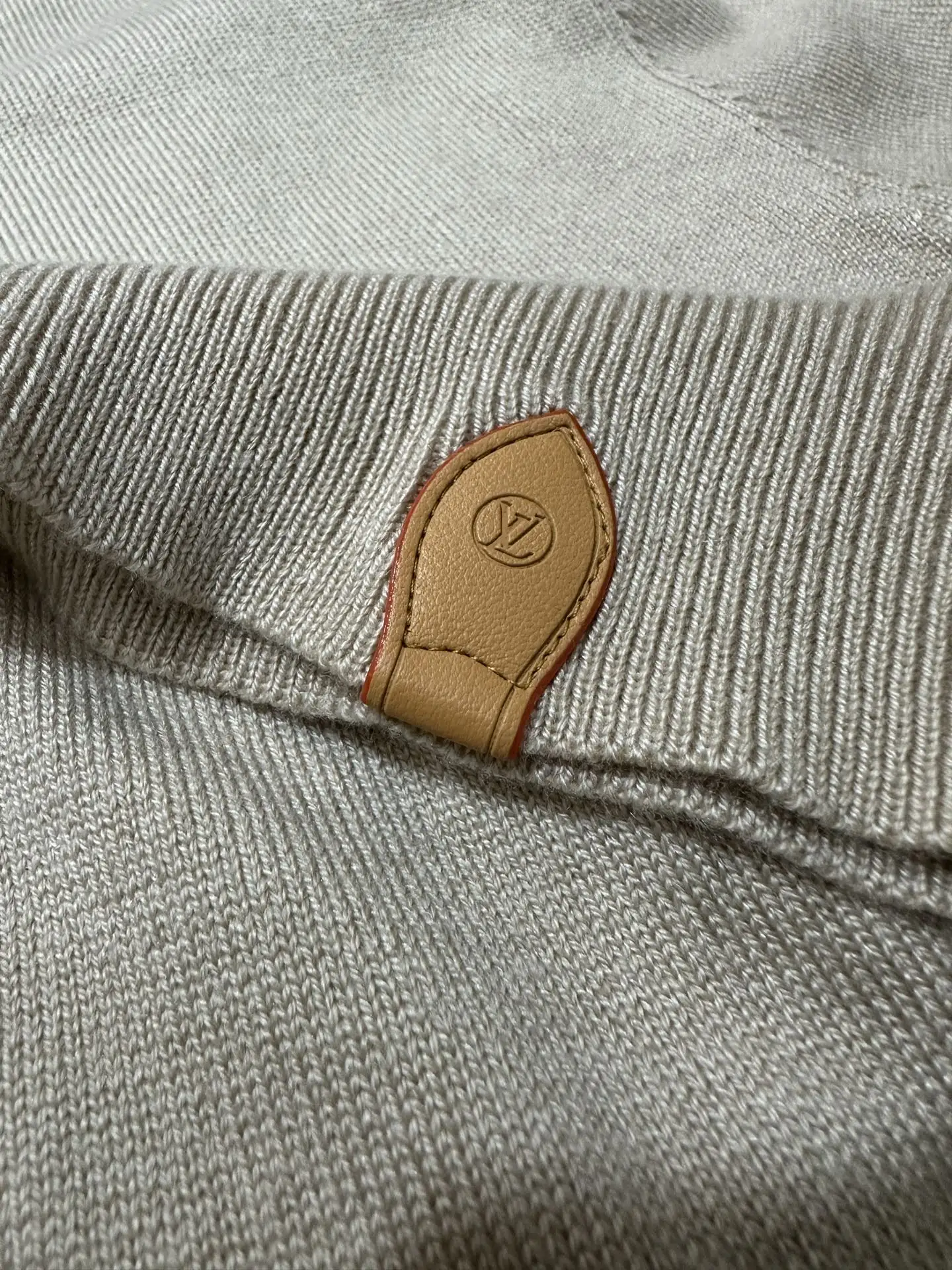 Cashmere-Blend Crew-Neck Knit Sweater D27020541 — view 7