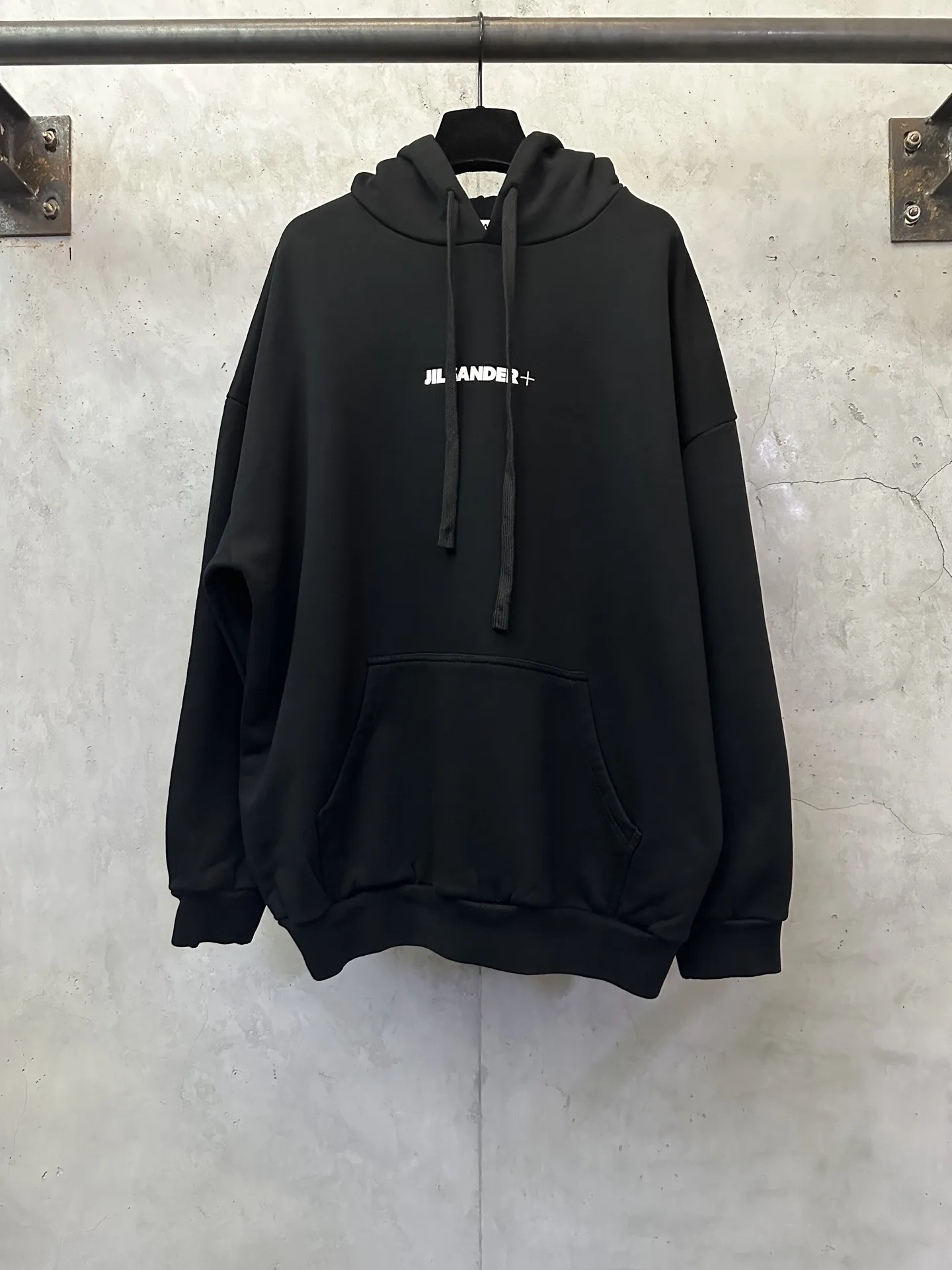Logo Print Heavyweight Cotton Hoodie D27020534