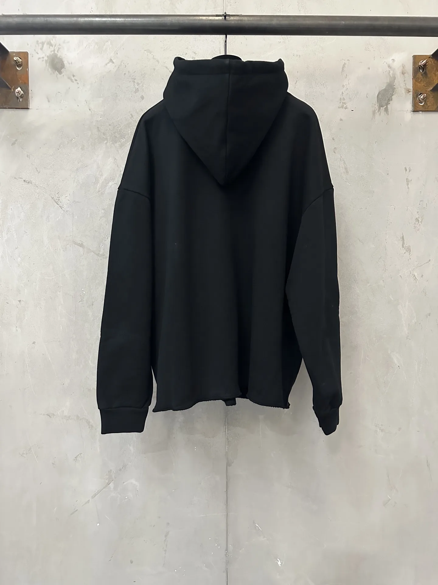 MM6 Logo Patch Distressed Hem Hoodie D27020518 — view 2