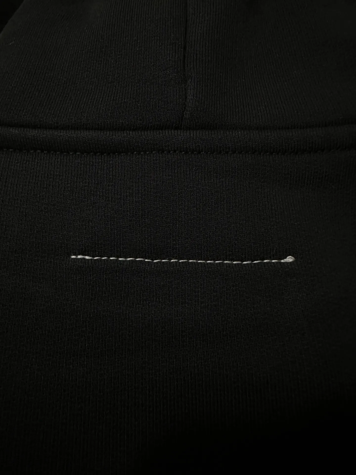 MM6 Logo Patch Distressed Hem Hoodie D27020518 — view 9