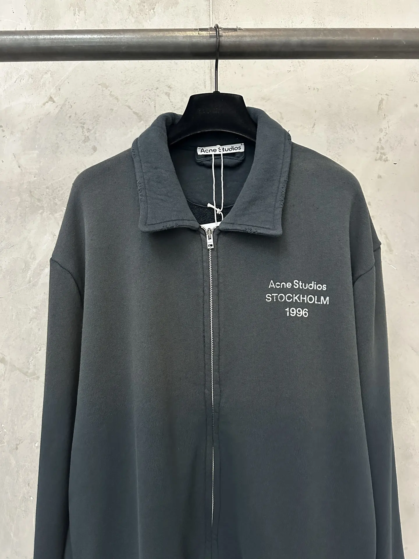 Logo-Embroidered Distressed Zip-Up Sweatshirt D28023713 — view 3