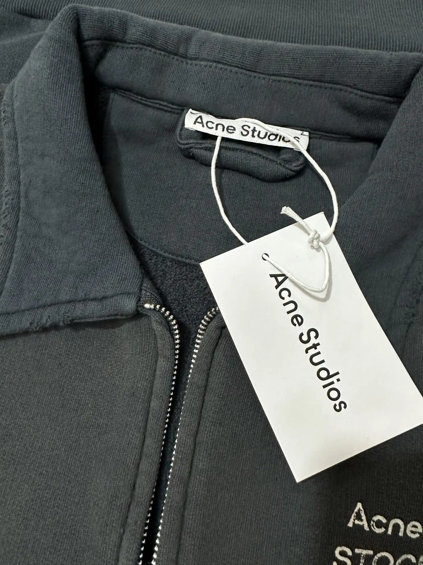 Logo-Embroidered Distressed Zip-Up Sweatshirt D28023713 — view 6