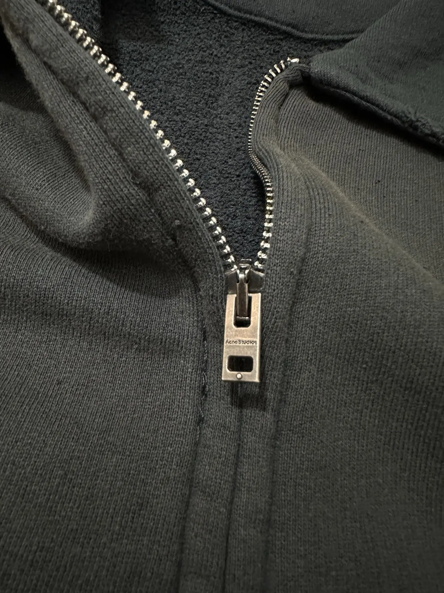 Logo-Embroidered Distressed Zip-Up Sweatshirt D28023713 — view 7