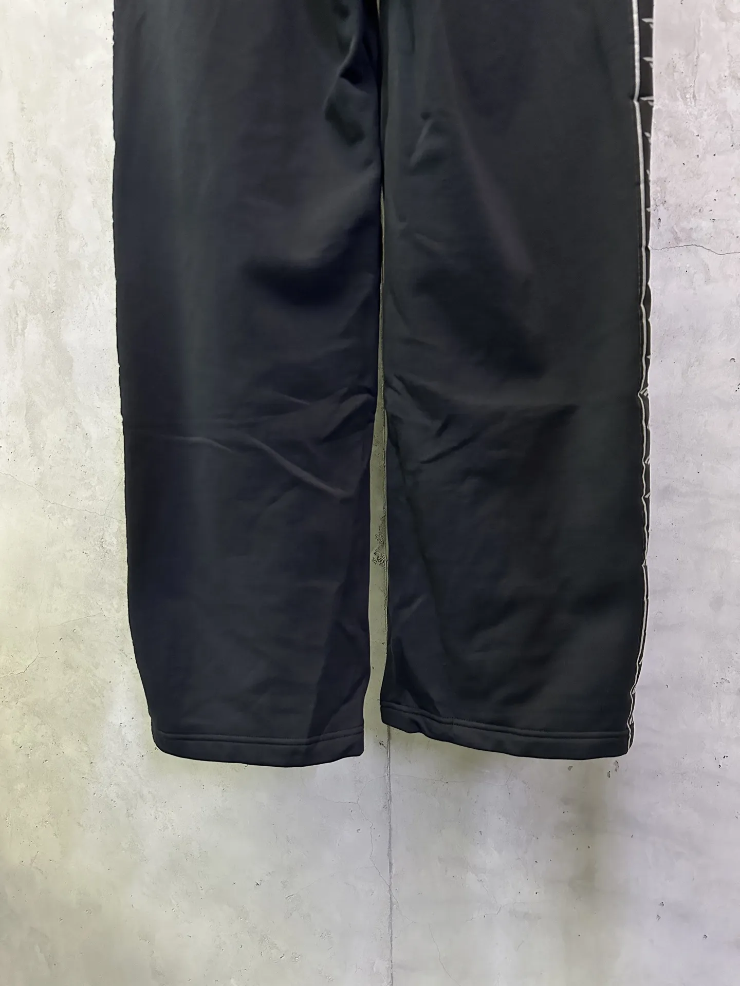 Logo-Tape Wide-Leg Sweatpants D28011495 — view 6