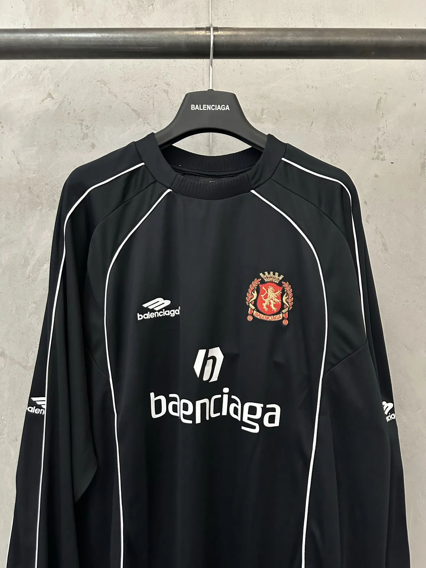 Logo-Embroidered Long-Sleeve Soccer Jersey D28018844 — view 3
