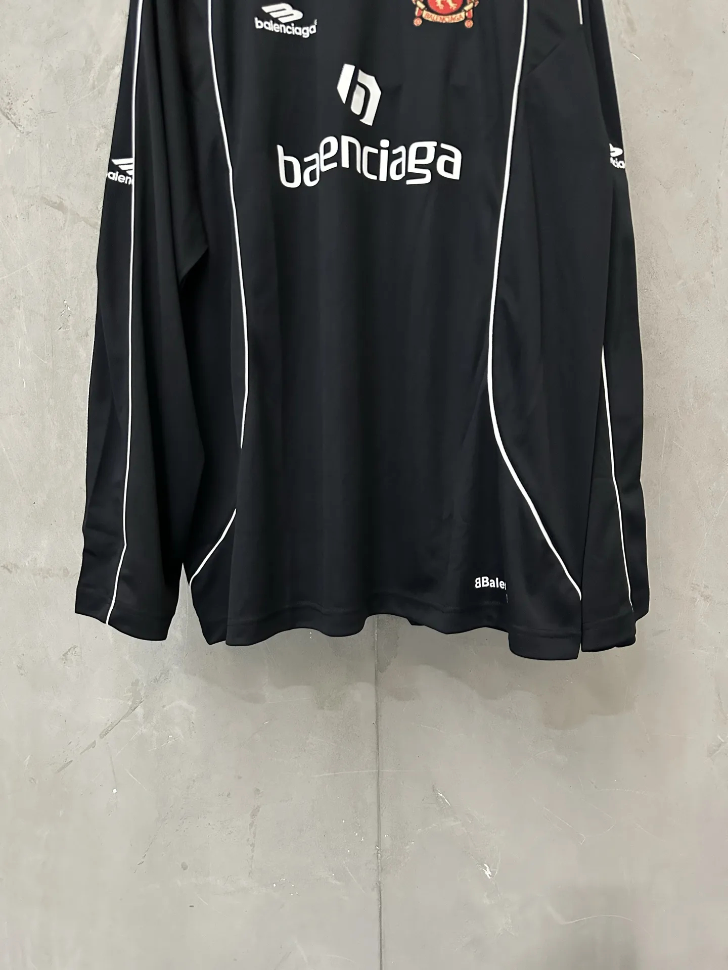 Logo-Embroidered Long-Sleeve Soccer Jersey D28018844 — view 4