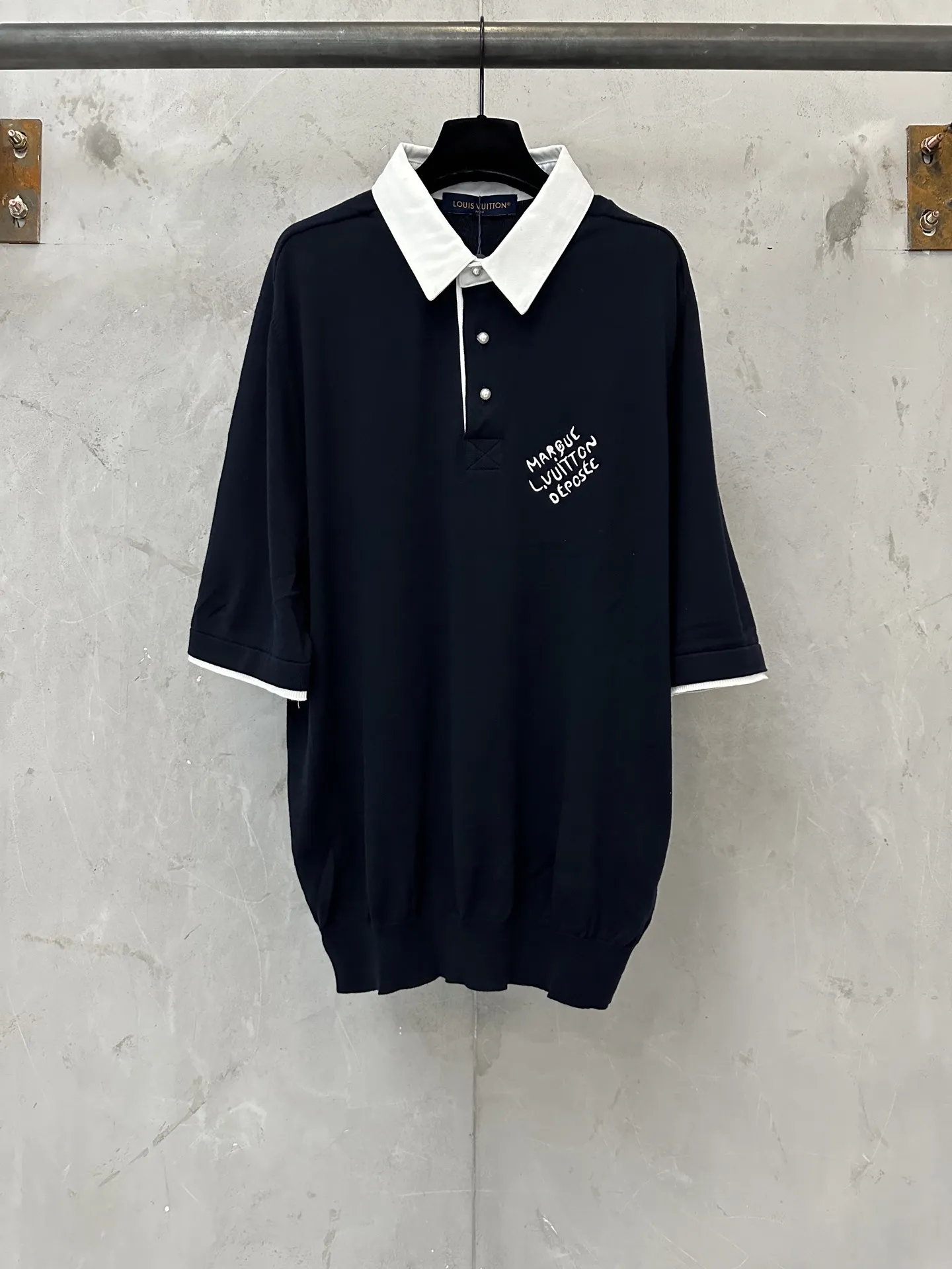 Contrast Collar Embroidered Polo Shirt D28011483