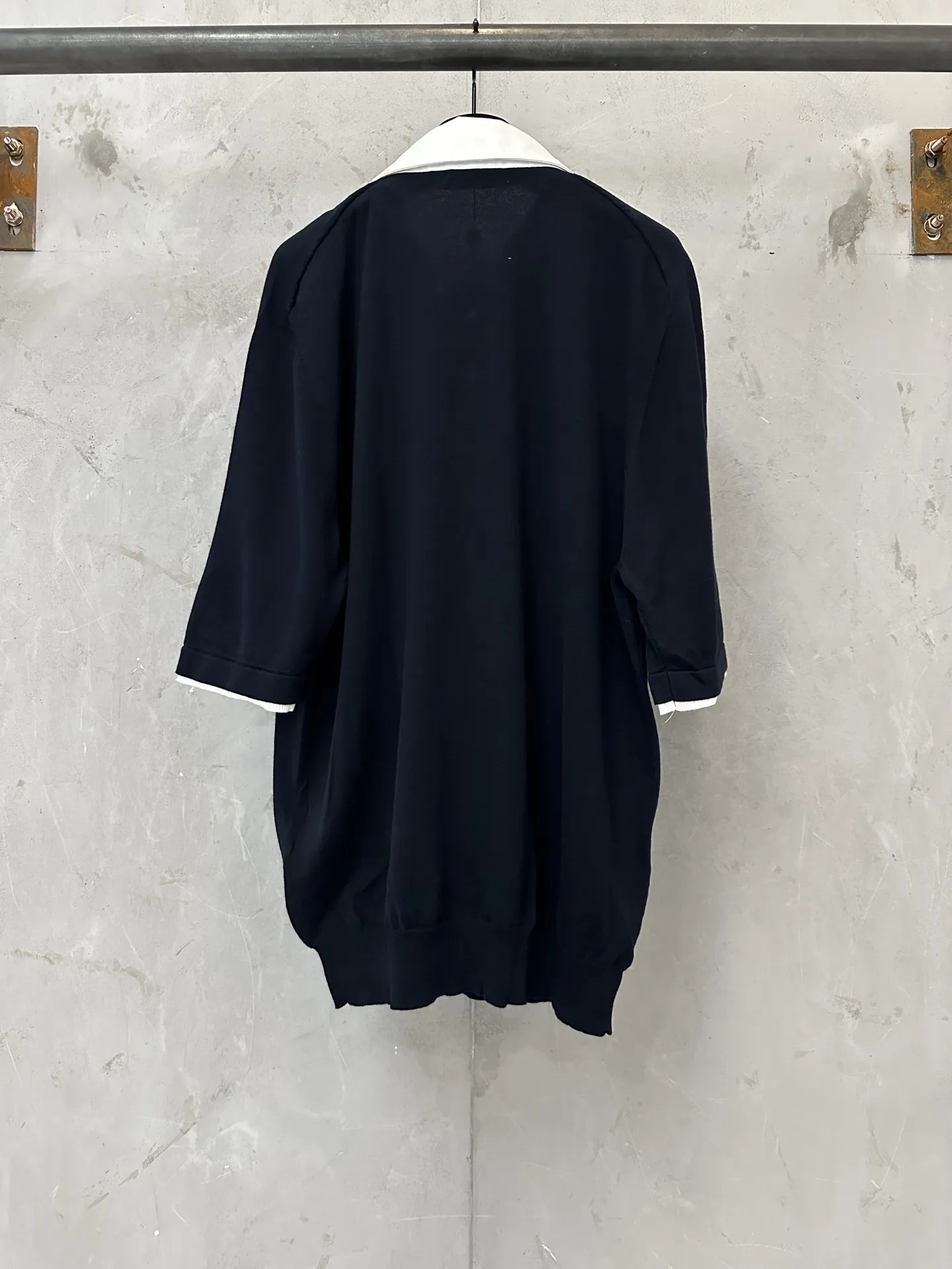 Contrast Collar Embroidered Polo Shirt D28011483 — view 2