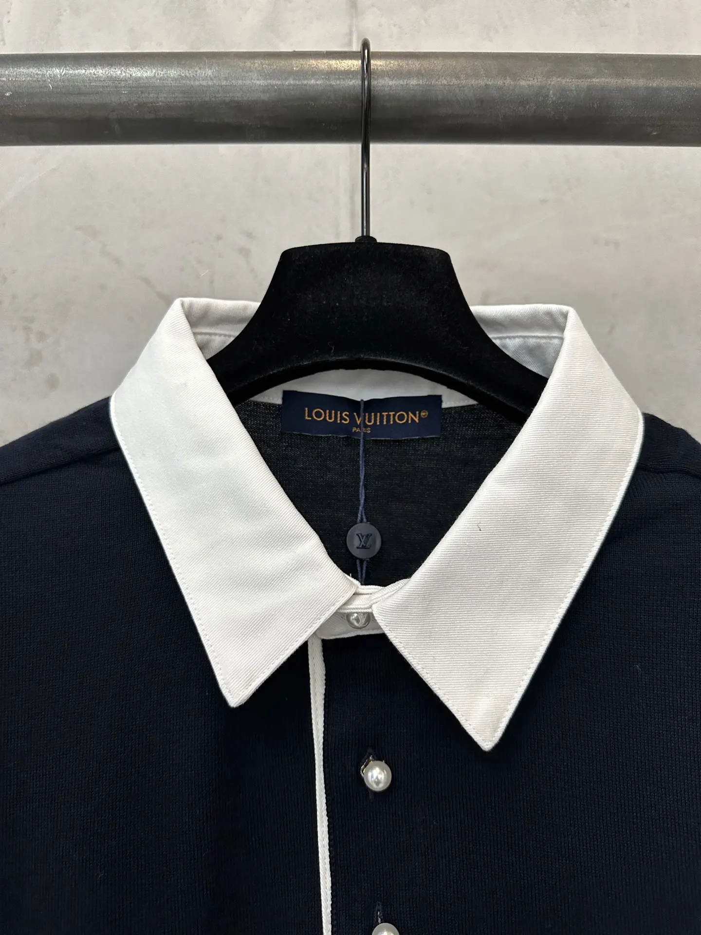 Contrast Collar Embroidered Polo Shirt D28011483 — view 5