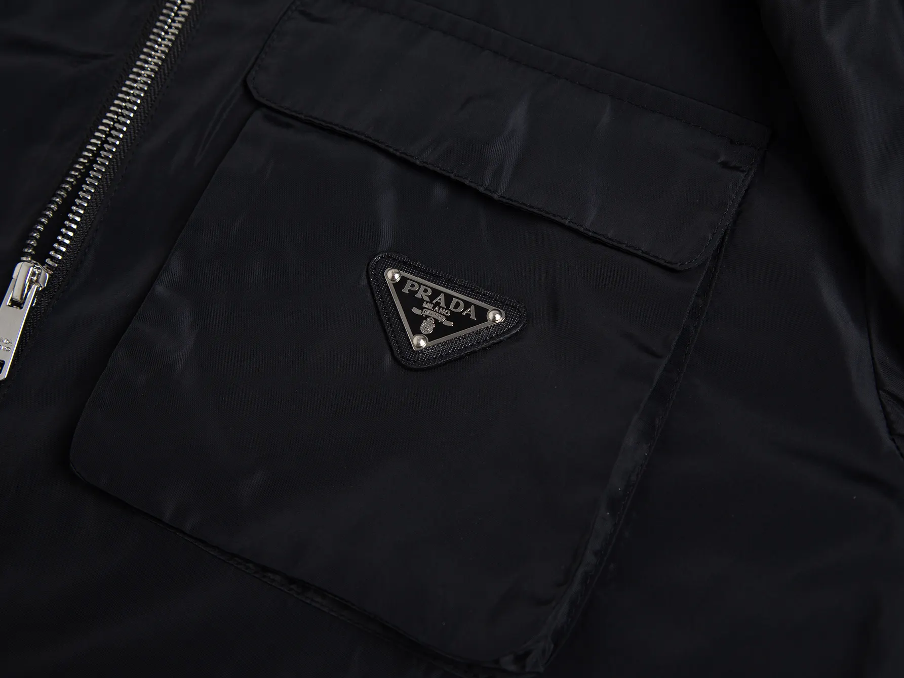 Enamel Triangle Logo Hooded Windbreaker Jacket D28016083 — view 3