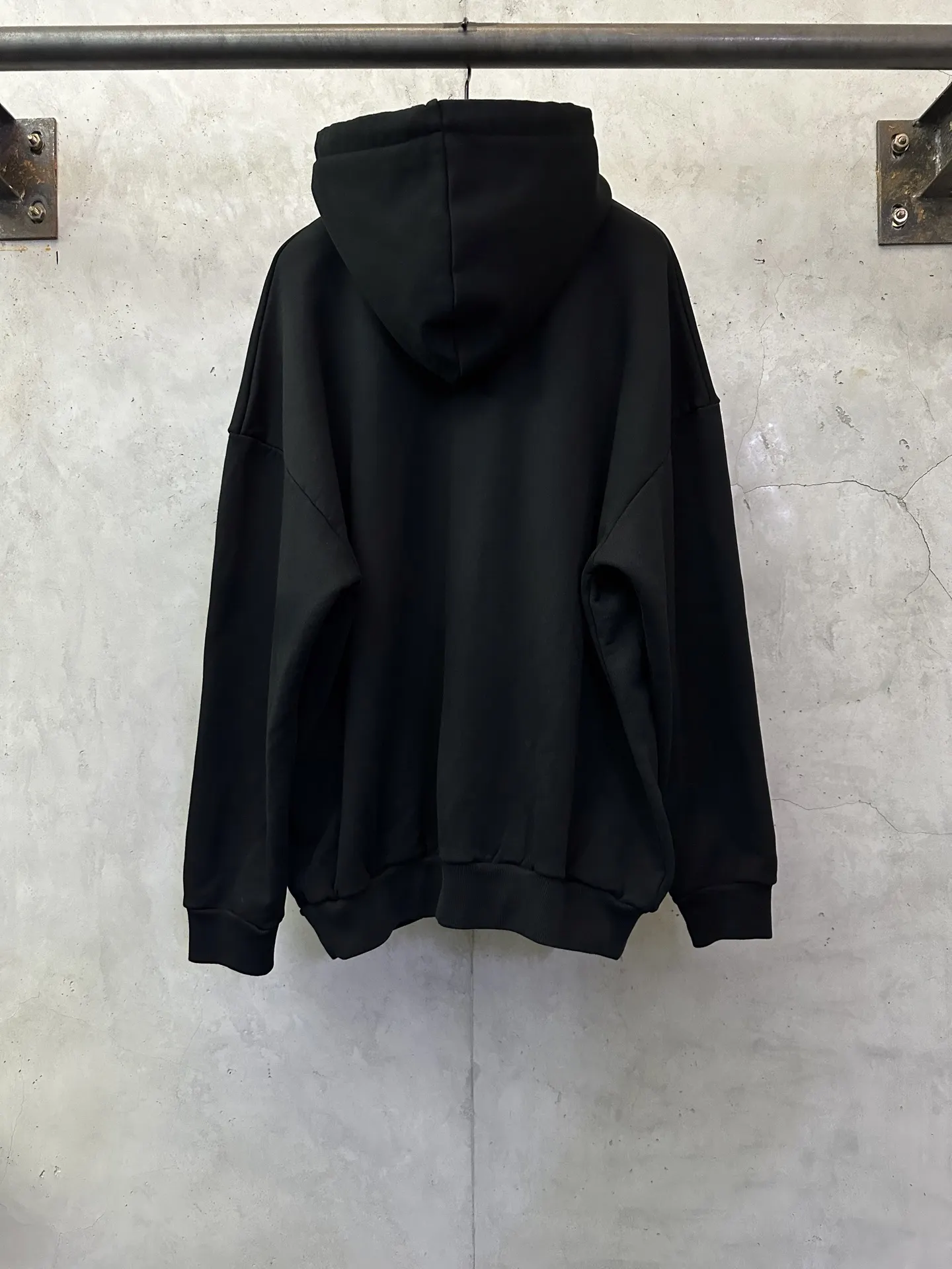 Logo-Flocked Heavyweight Cotton Hoodie D28018861 — view 2