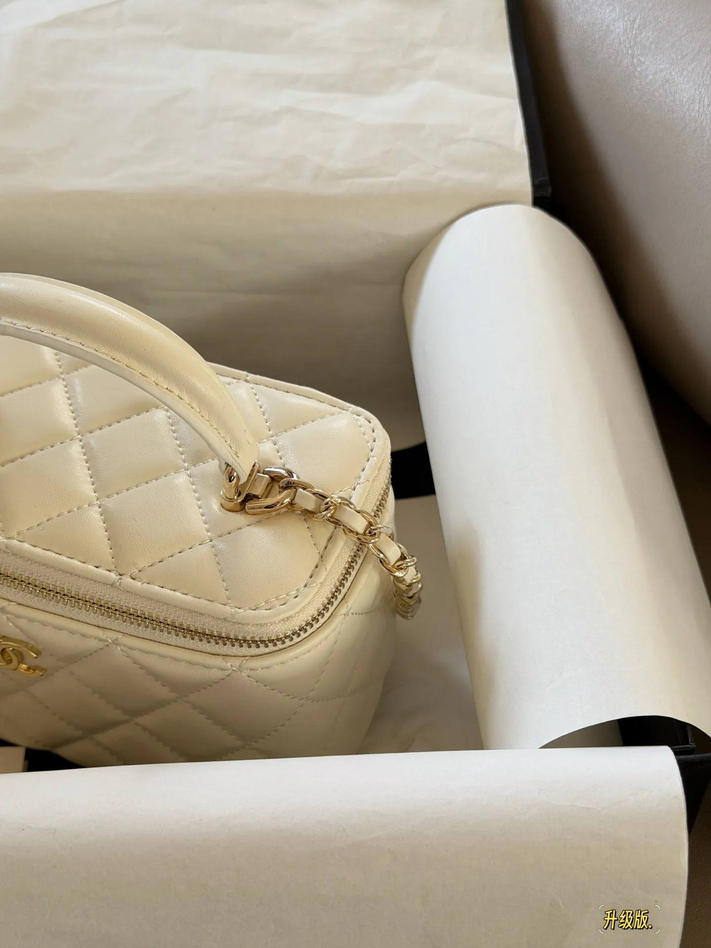 Chanel Quilted Vanity Case Bag D28518104 — view 14
